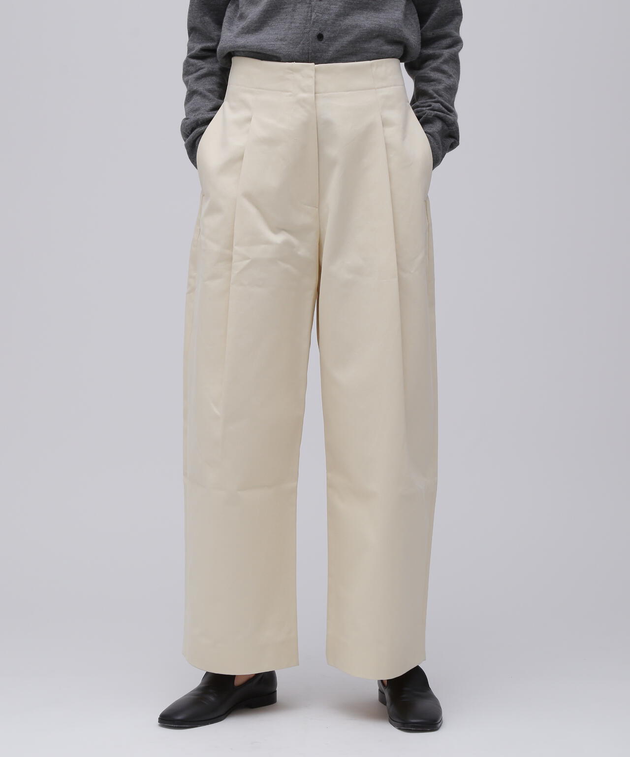 STUDIO NICHOLSON / PEACHED COTTON TWILL DEEP PLEAT VOLUME | THE