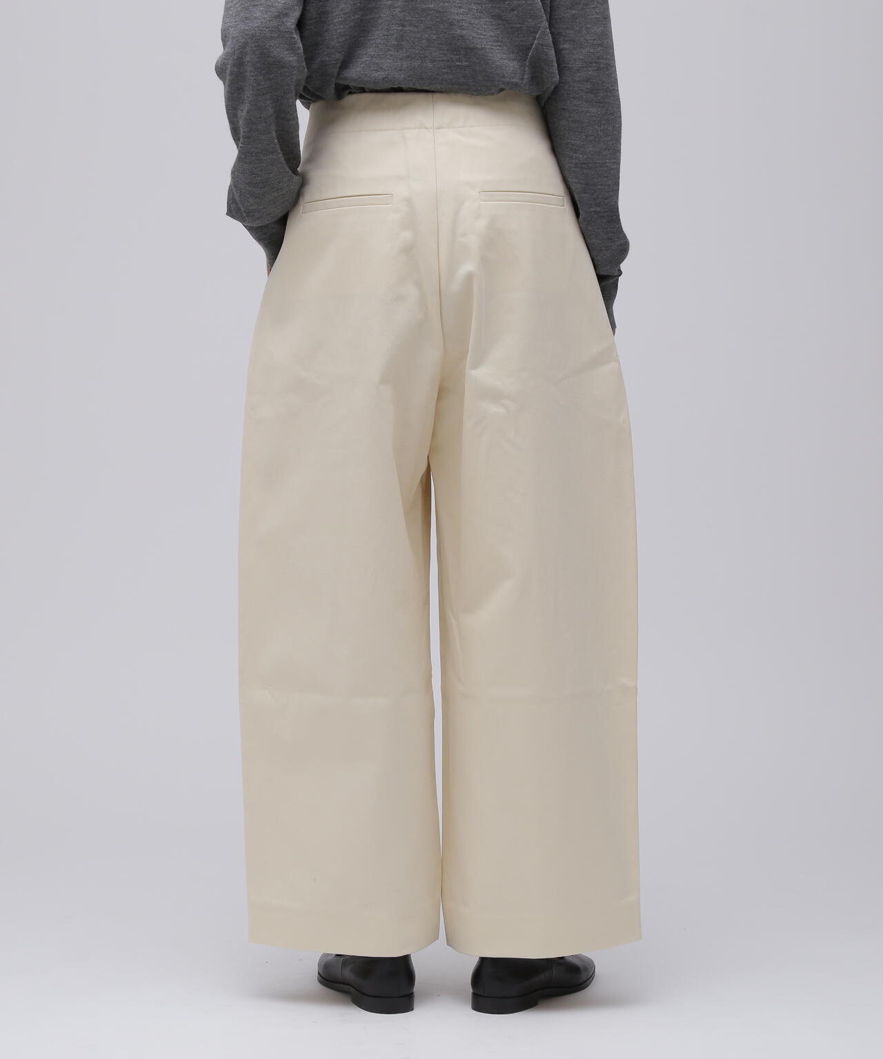 STUDIO NICHOLSON / PEACHED COTTON TWILL DEEP PLEAT VOLUME | THE