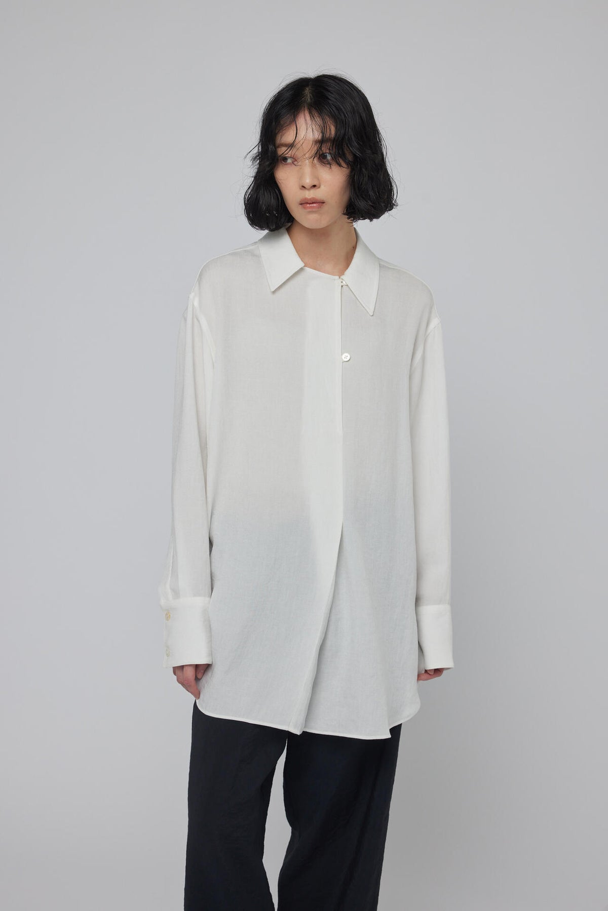 STUDIO NICHOLSON / LINENLIKE TWILL GUSSET NECK SHIRT | THE LIBRARY 