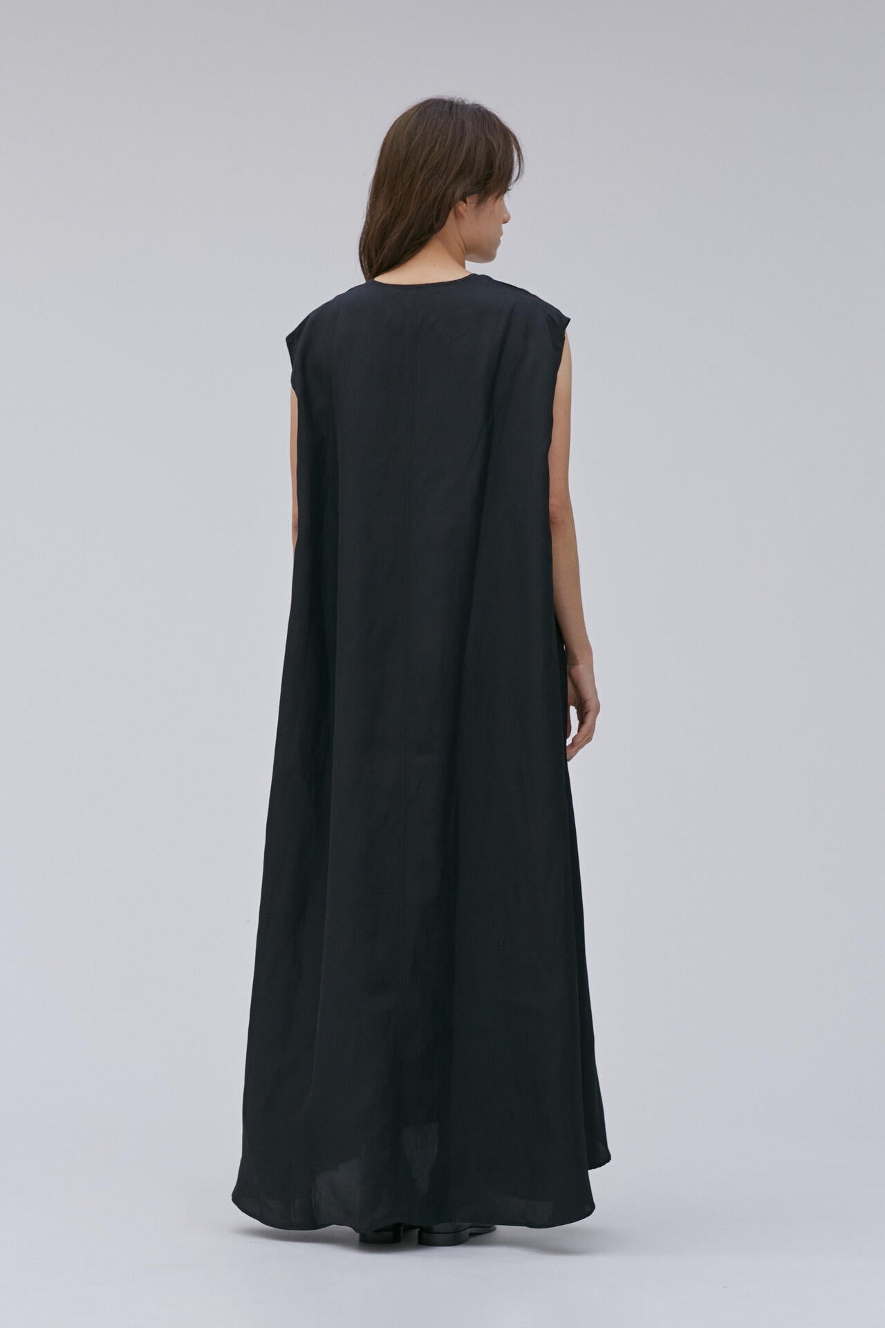 STUDIO NICHOLSON / VISCOSE LINEN SLEEVELESS VOLUME DRESS