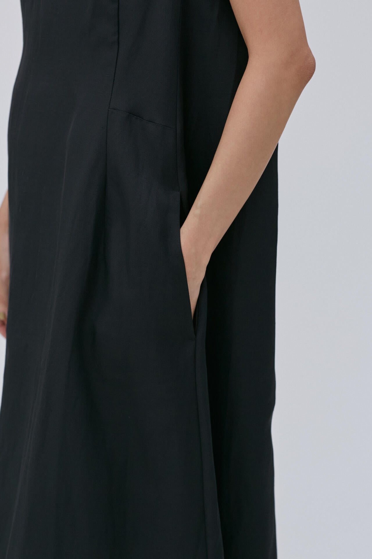 STUDIO NICHOLSON / VISCOSE LINEN SLEEVELESS VOLUME DRESS