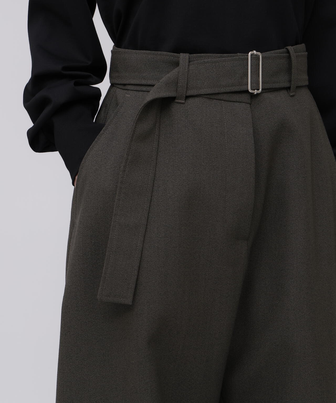 STUDIO NICHOLSON / GRAIN DE POUDRE BELTED ROUND LEG PANT