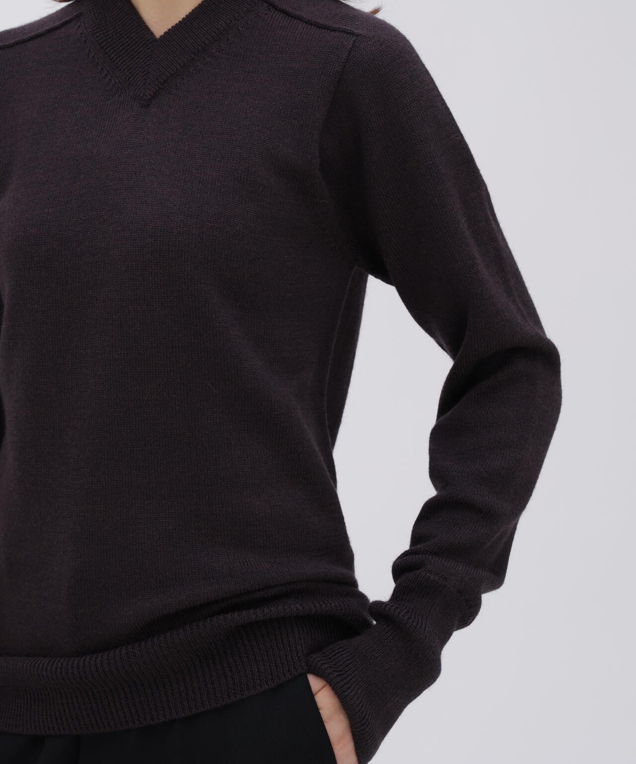 STUDIO NICHOLSON / EXTRAFINE MERINO V NECK JUMPER | THE LIBRARY