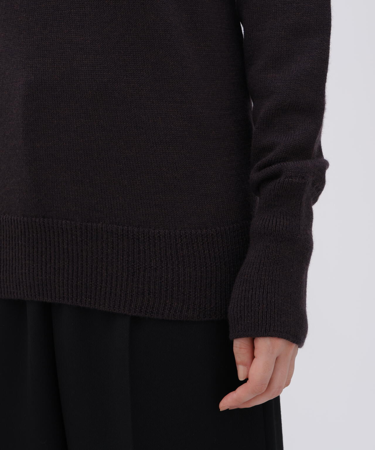 STUDIO NICHOLSON / EXTRAFINE MERINO V NECK JUMPER | THE LIBRARY