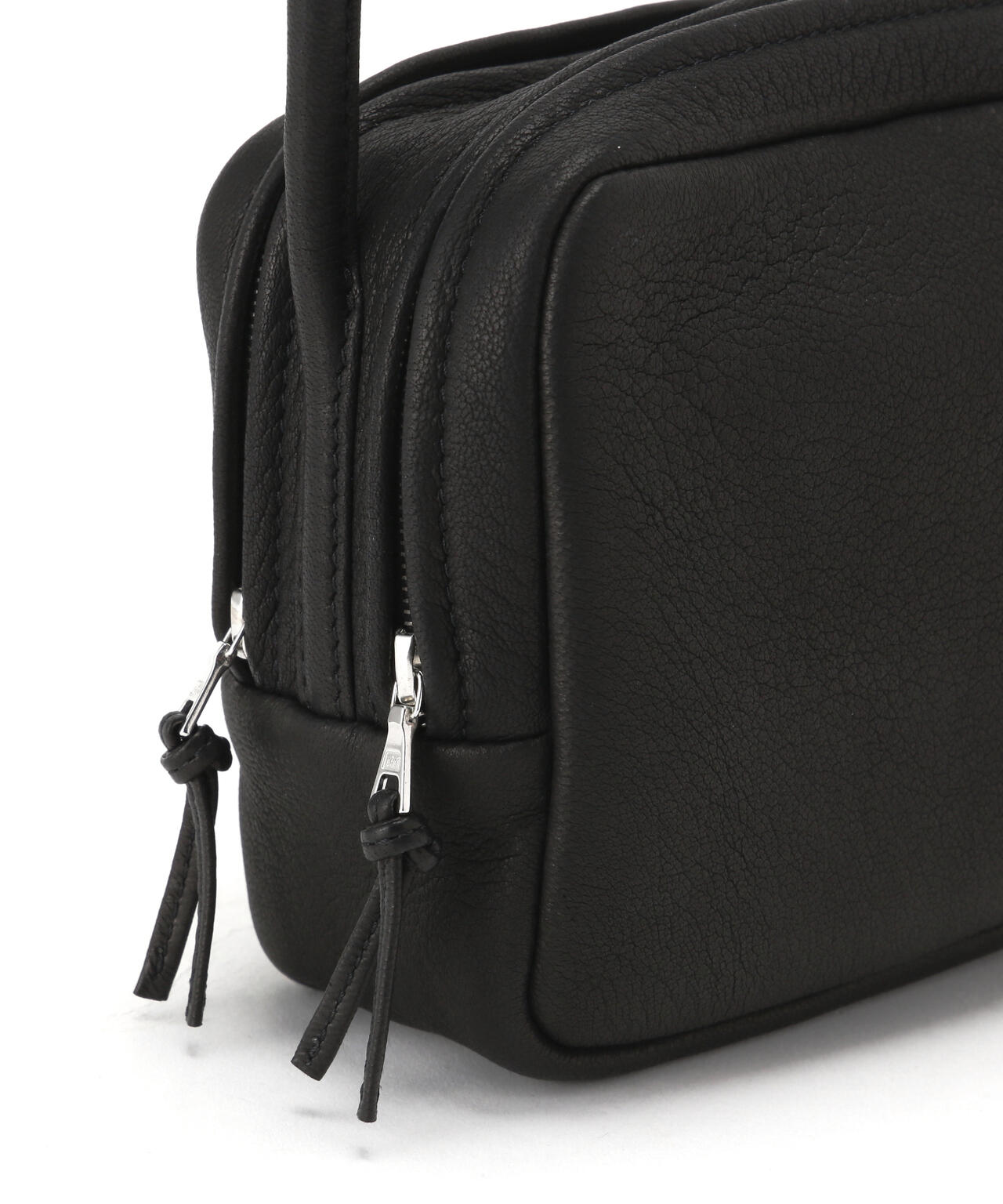 Aeta / SQUARE SHOULDER | THE LIBRARY（ザ ライブラリー） ｜【公式