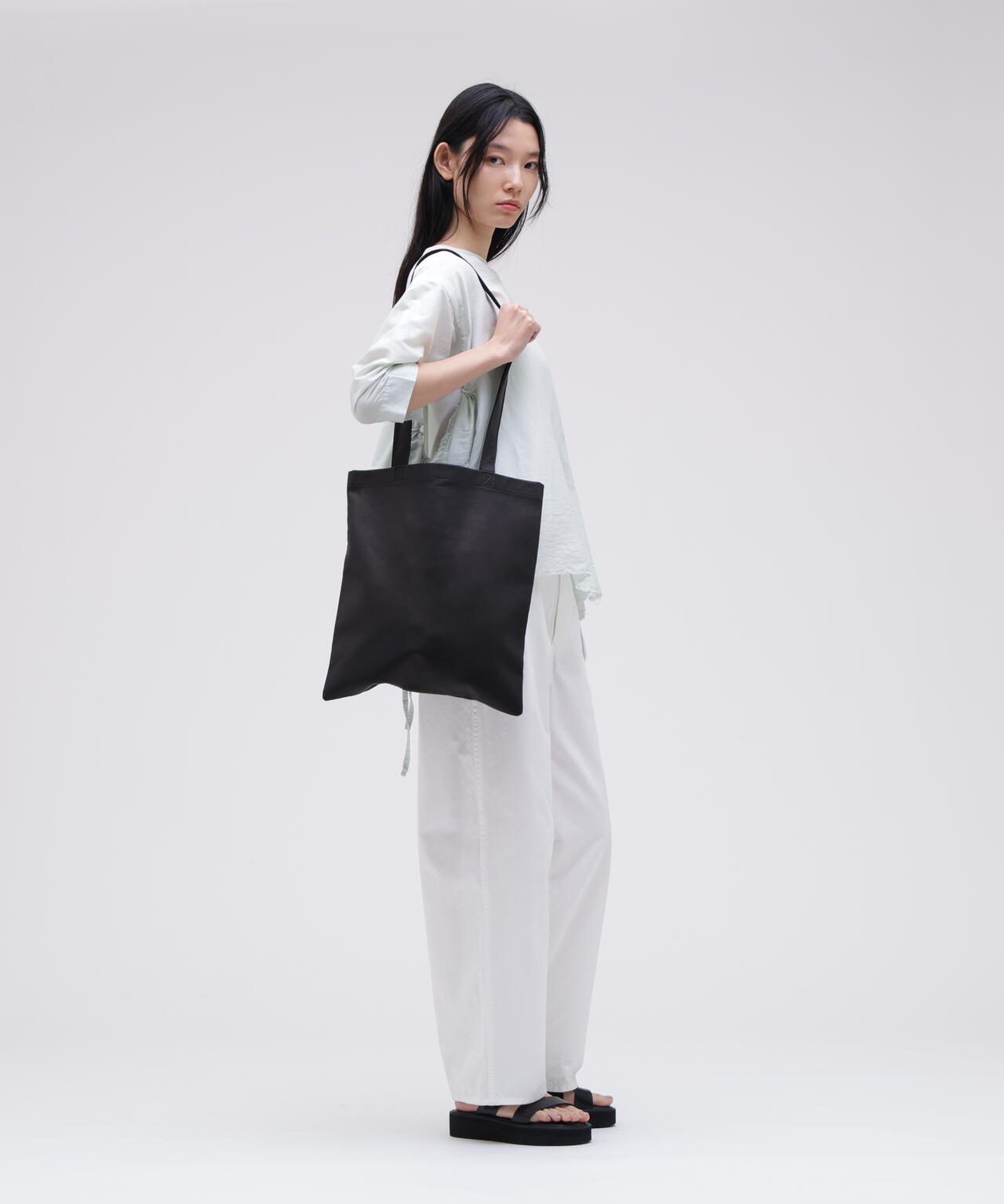 Aeta / DOUBLE FACED FLAT TOTE : M | THE LIBRARY（ザ ライブラリー