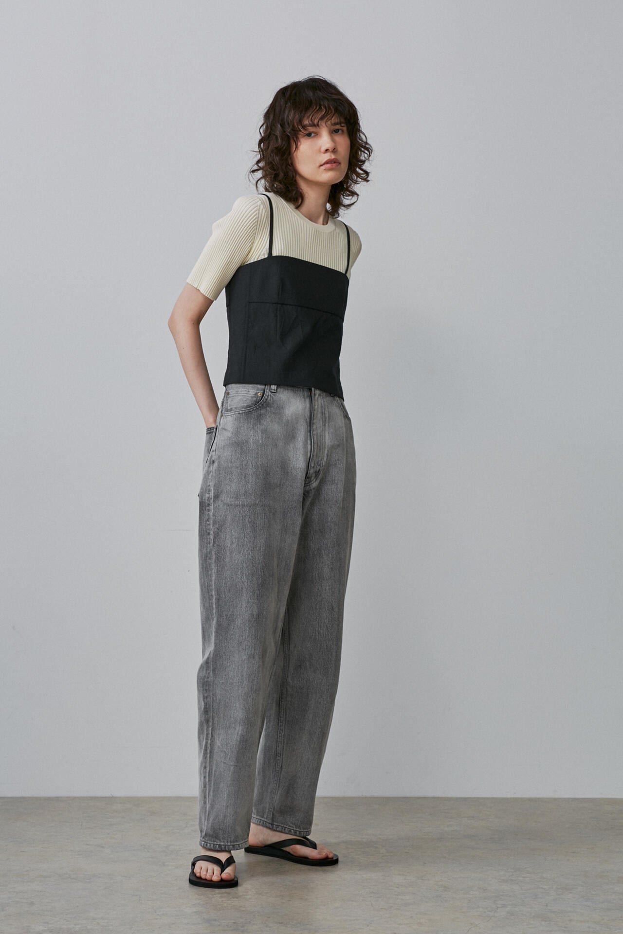 YLEVE13.5oz DENIM BAGGY FADE BLACK サイズ4 YLEVE | 13.5oz Denim Baggy Fade - Ice Black | Women | Blue Button Shop