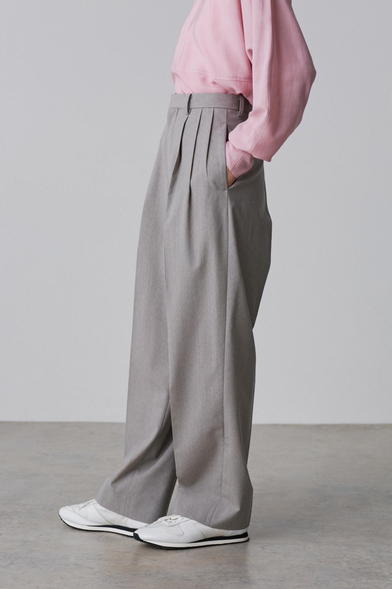 YLEVE / WOOL CHAMBRAY TROUSERS