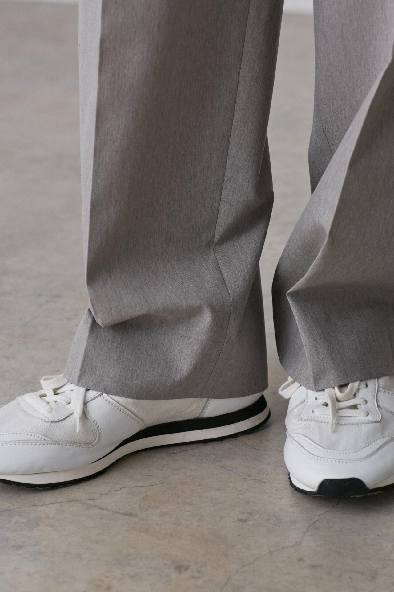 YLEVE / WOOL CHAMBRAY TROUSERS