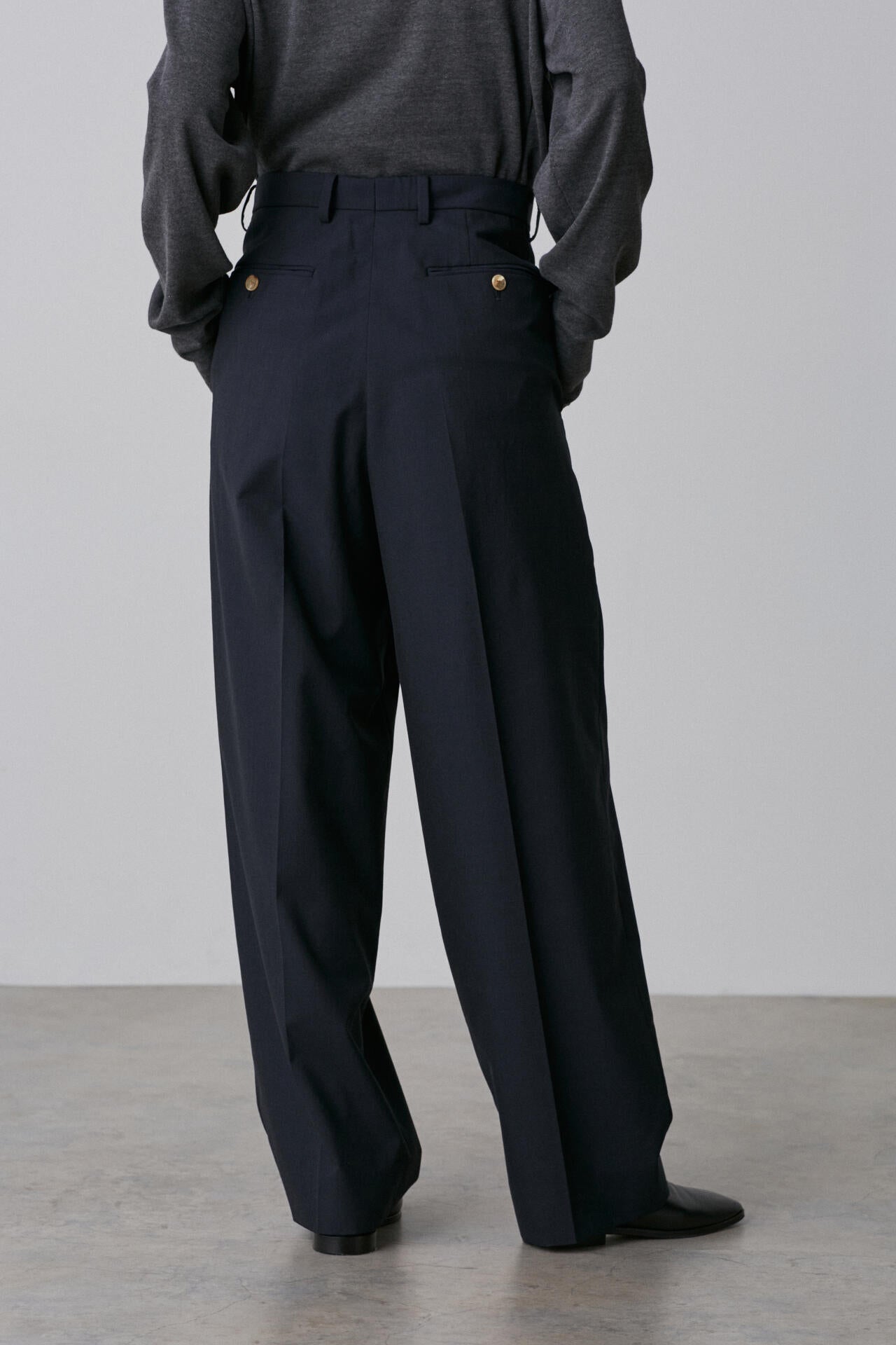 YLEVE / WOOL CHAMBRAY TROUSERS