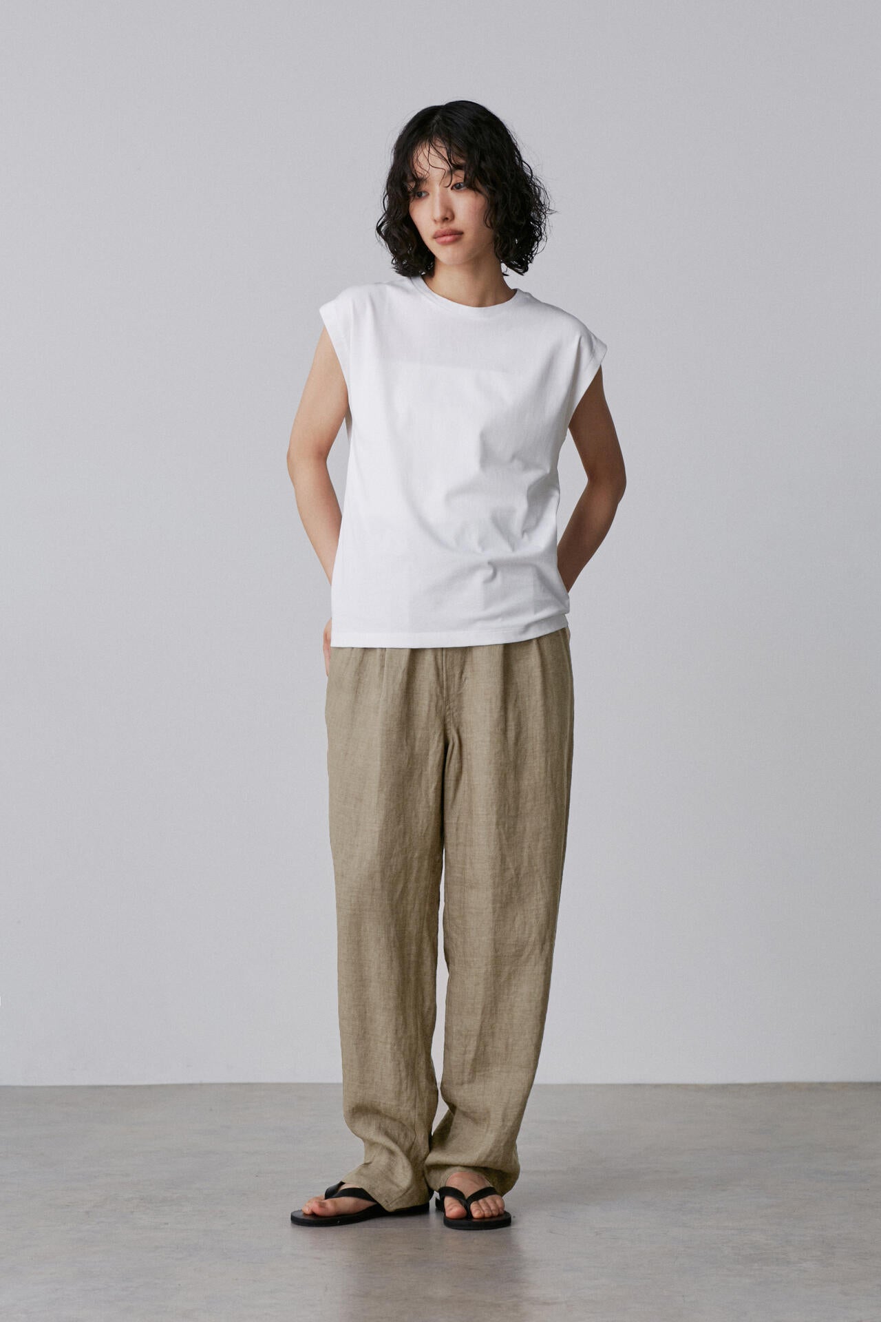YLEVE / LINEN POPLIN TROUSERS | YLÈVE（イレーヴ） ｜【公式】通販