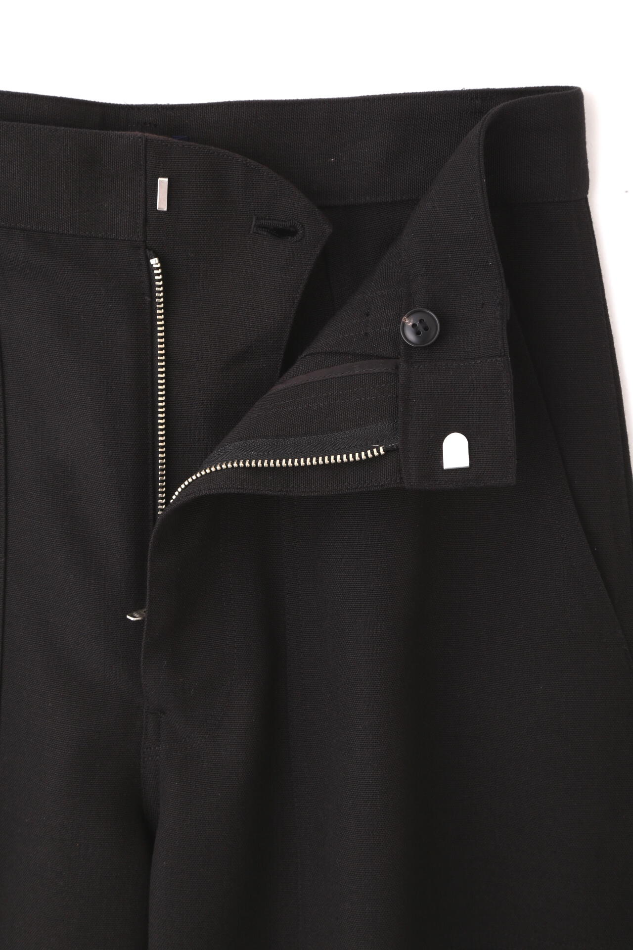 YLEVE / RECYCLE POLYESTER TROUSERS | YLÈVE（イレーヴ） ｜【公式