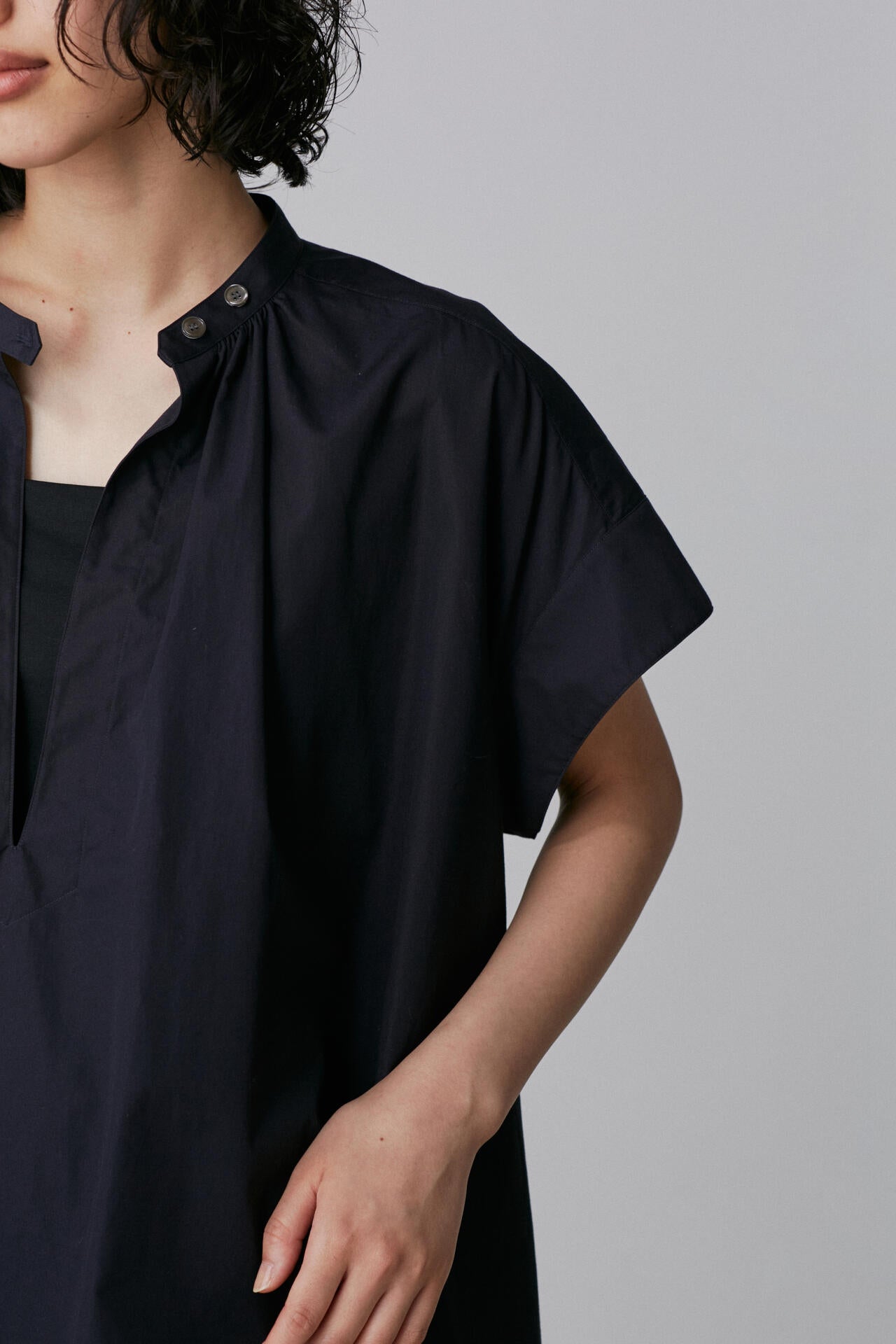 新品YLÈVE / BOURRIENNEイレーヴ ブリエンヌ コットンシャツ BOURRIENNE × YLÈVE」コラボレーションアイテムを発売 | TSI