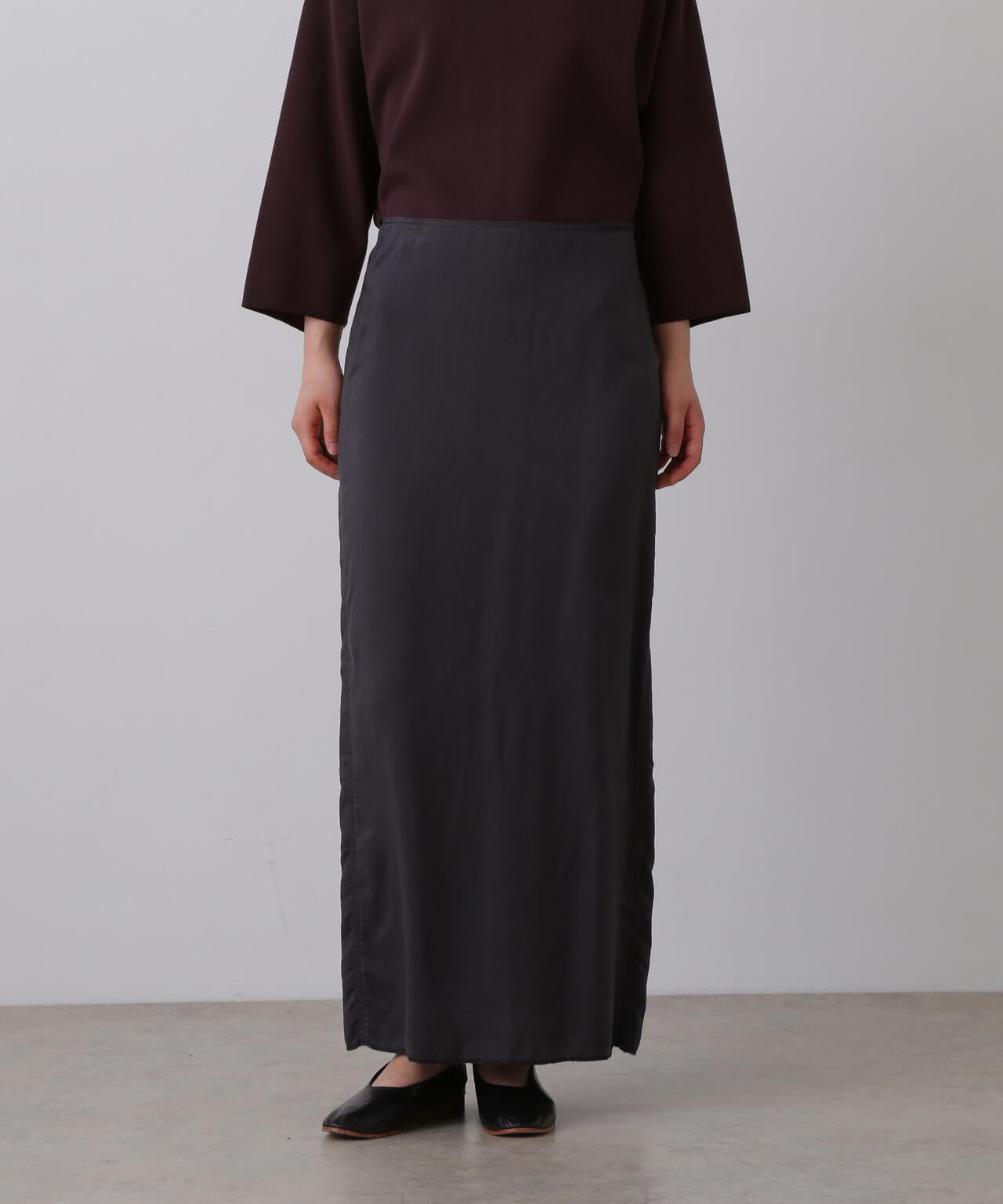 YLEVE / CUPRA TWILL GARMANT DYE SKIRT | YLÈVE（イレーヴ） ｜【公式