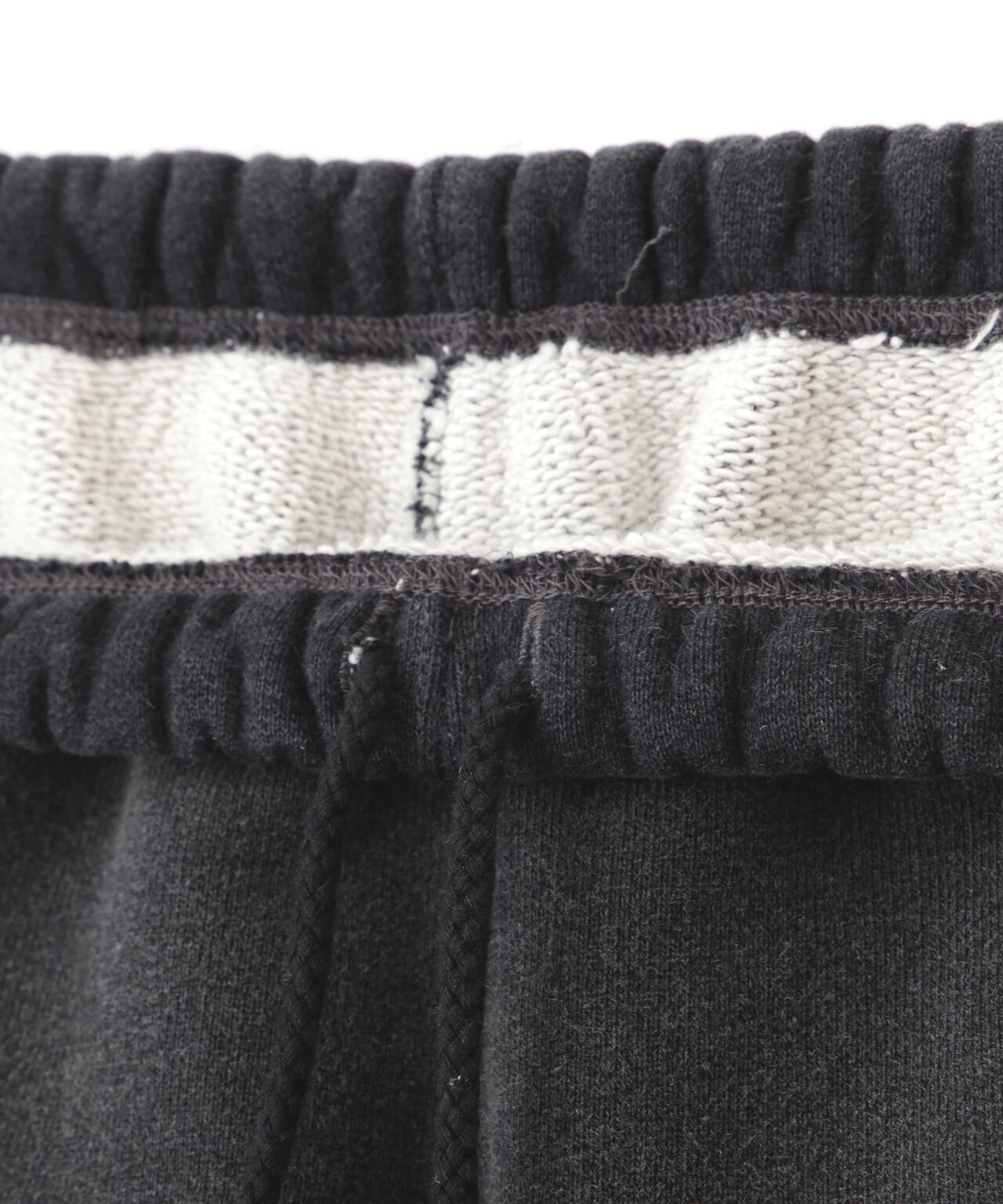 YLÈVE / HEAVY WEIGHT FLEECE BLEACH CUT OFF TROUSERS