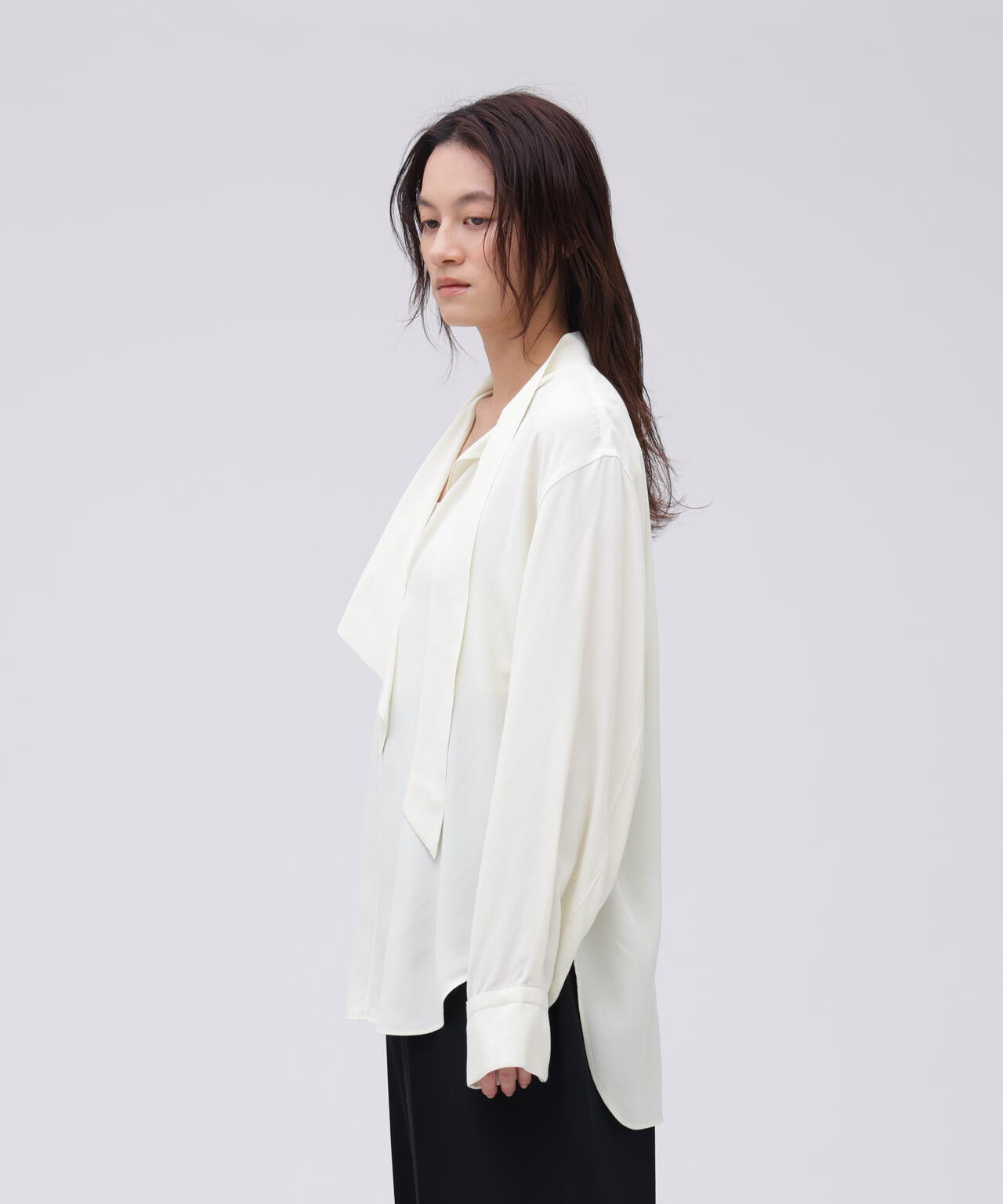 YLÈVE / RAYON DE CHINE RUFFLE BLOUSE