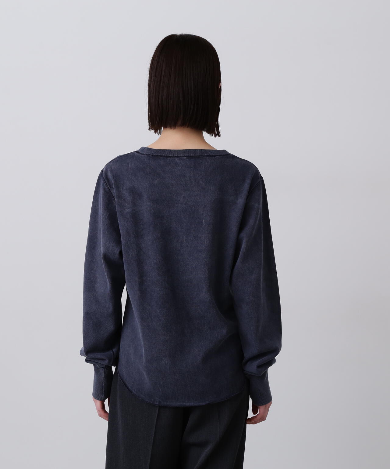 YLÈVE / OPEN END COTTON PIGMENT DYE LONG SLEEVE T‐SHIRT