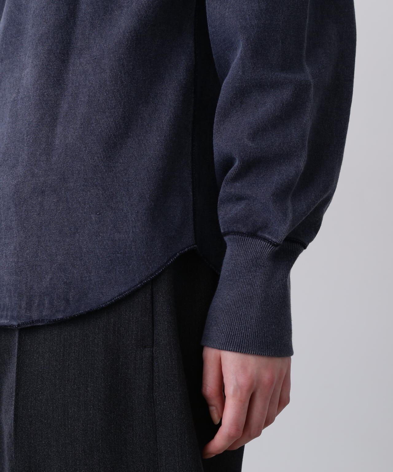 YLÈVE / OPEN END COTTON PIGMENT DYE LONG SLEEVE T‐SHIRT