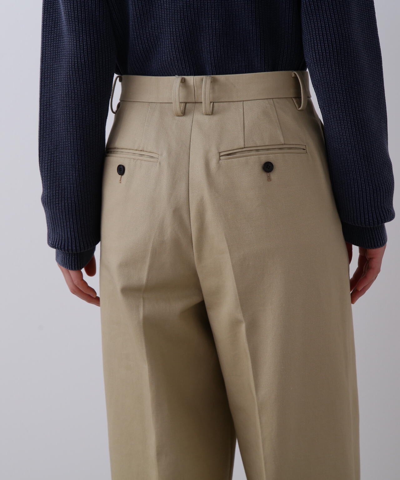YLÈVE / FINX COTTON CHINO TROUSERS | YLÈVE（イレーヴ） ｜【公式