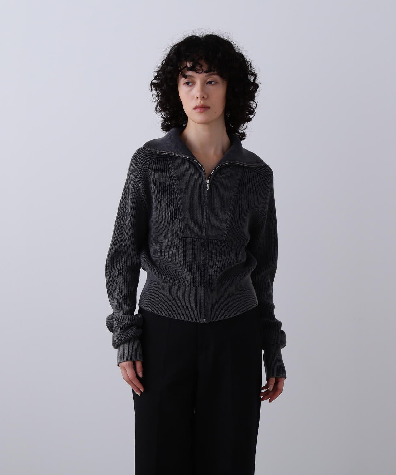 YLÈVE / FADED STONEWASH KNIT ZIP PULLOVER | YLÈVE（イレーヴ