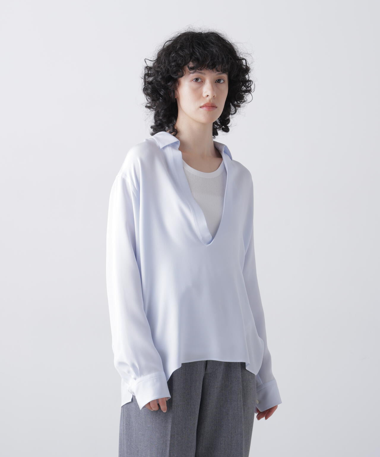 YLEVE / SILK DE CHINE SKIPPER SHIRT | YLÈVE（イレーヴ） ｜【公式