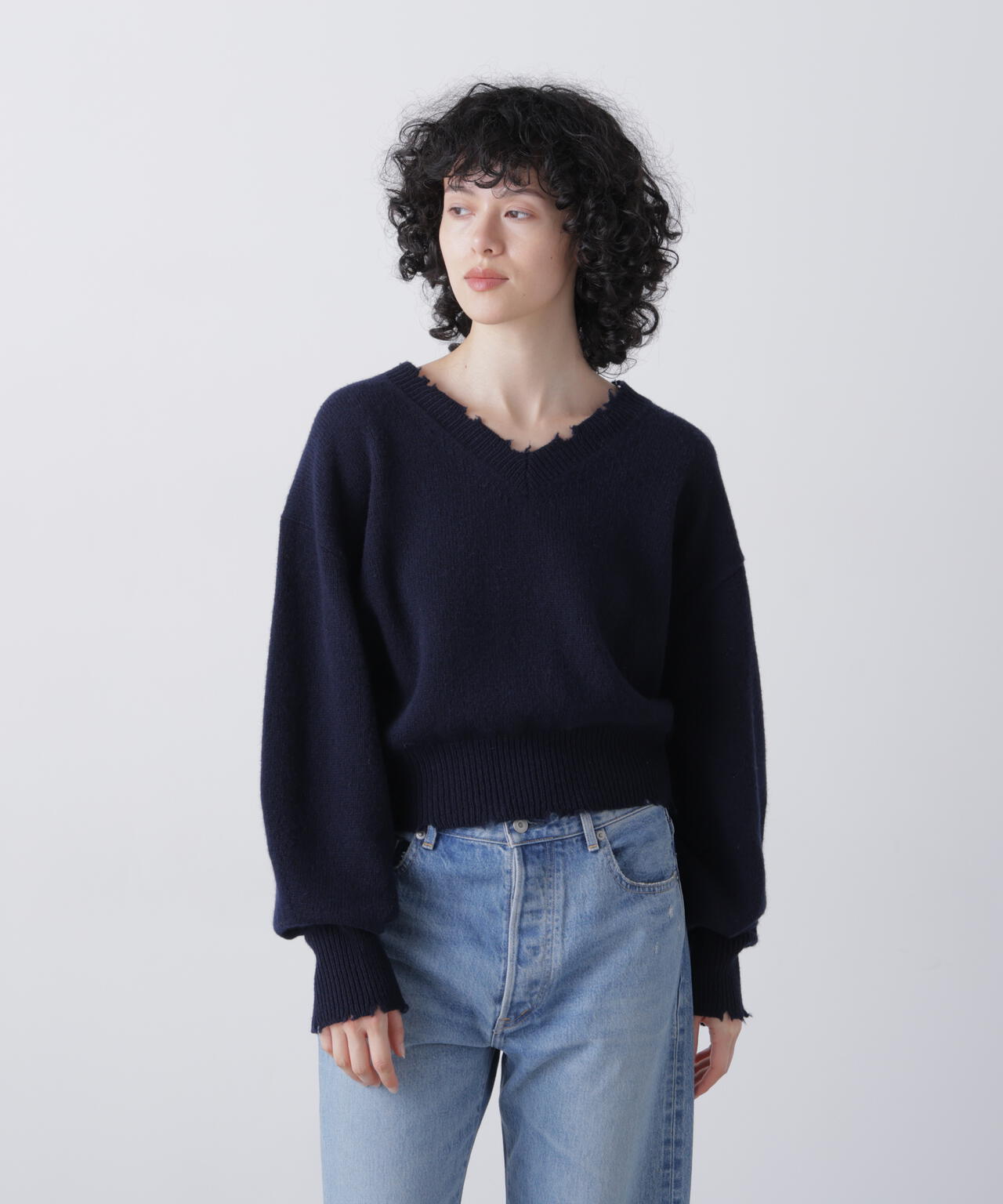 YLEVE / FRAYED EDGE V-NECK KNIT PULLOVER | YLÈVE（イレーヴ