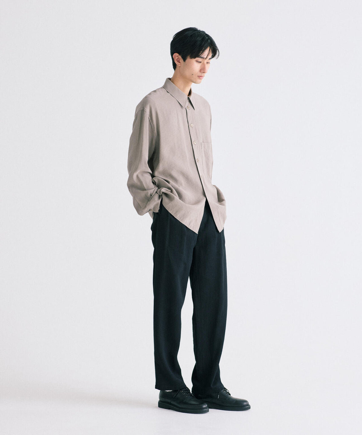 186cm C:87 W:68 H:89　着用サイズ：M