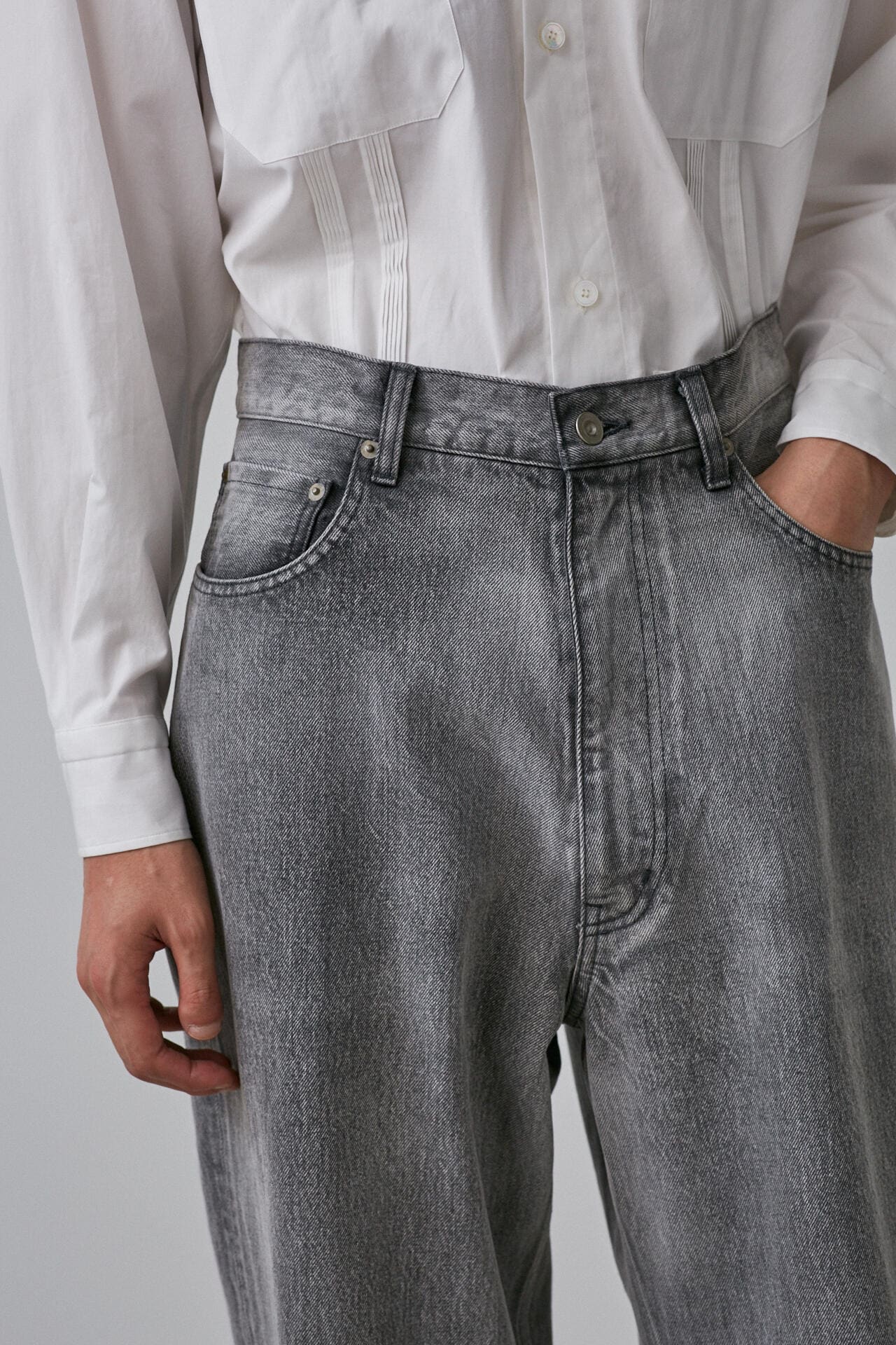 YLEVE13.5oz DENIM BAGGY FADE BLACK サイズ4 YLÈVE / 13.5oz DENIM BAGGY FADE | YLÈVE（イレーヴ） ｜【公式】通販