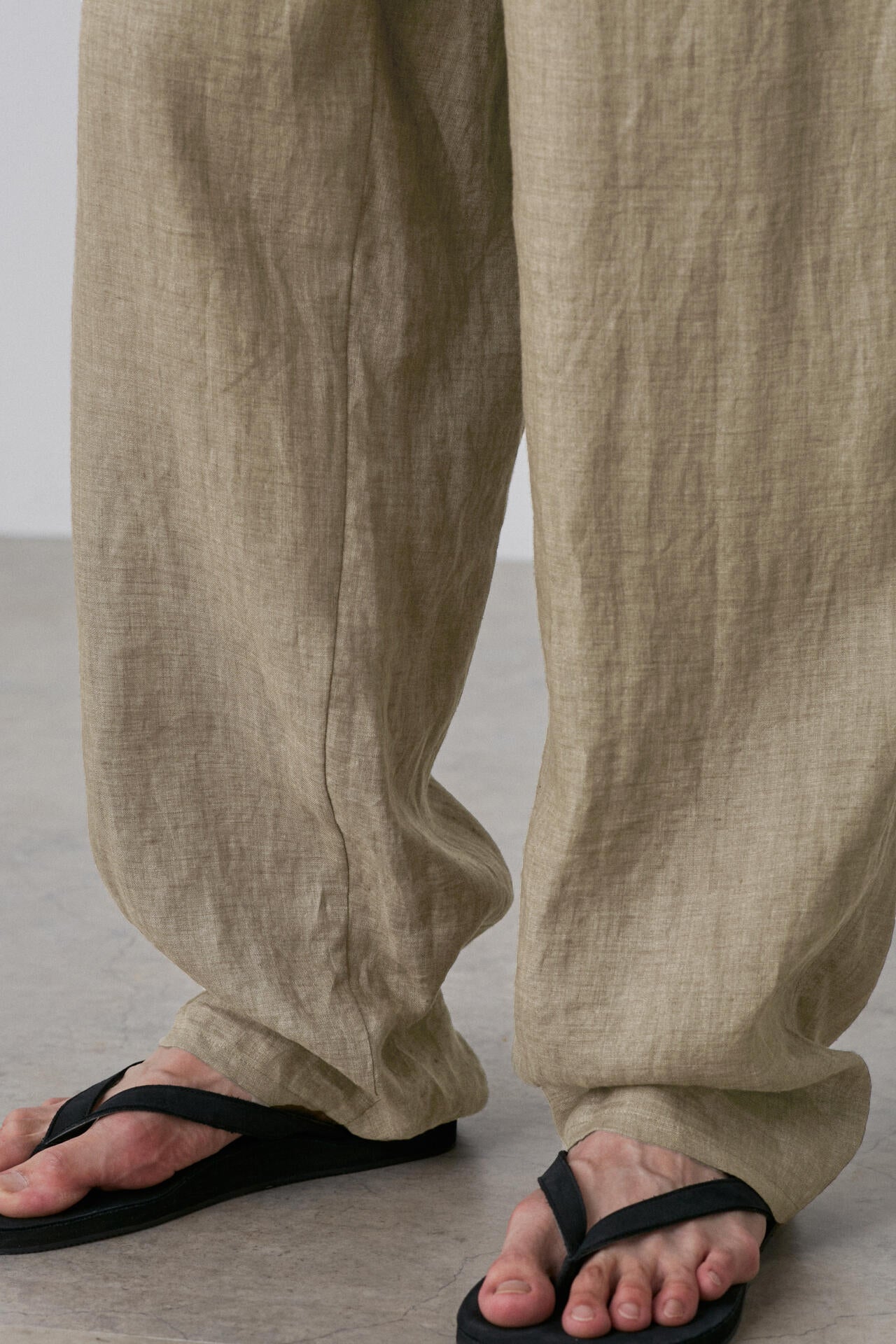 YLEVE / LINEN POPLIN TROUSERS | YLÈVE（イレーヴ） ｜【公式】通販