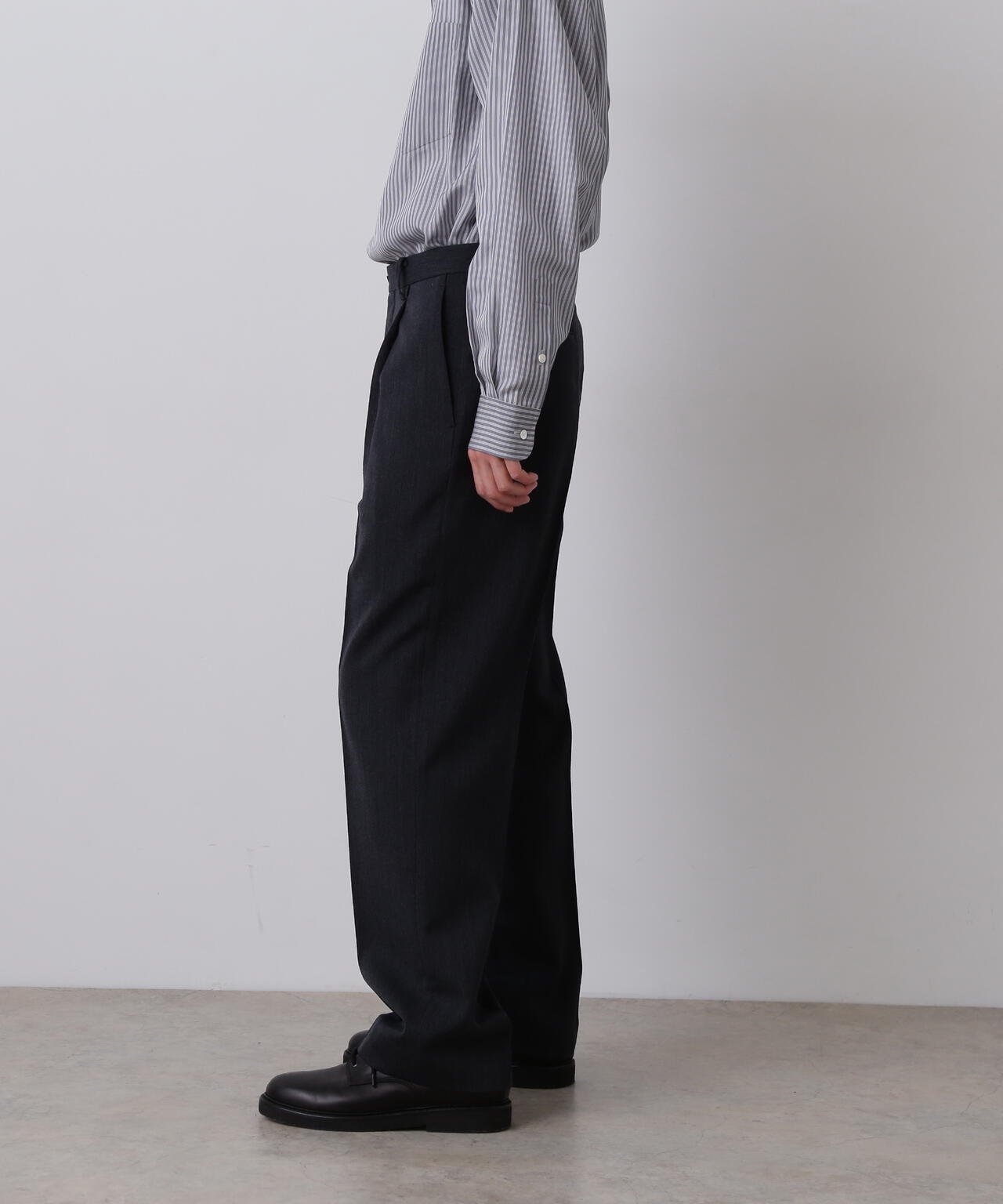 YLEVE / 2/72 WOOL TRICHOTINE TROUSERS | YLÈVE（イレーヴ） ｜【公式