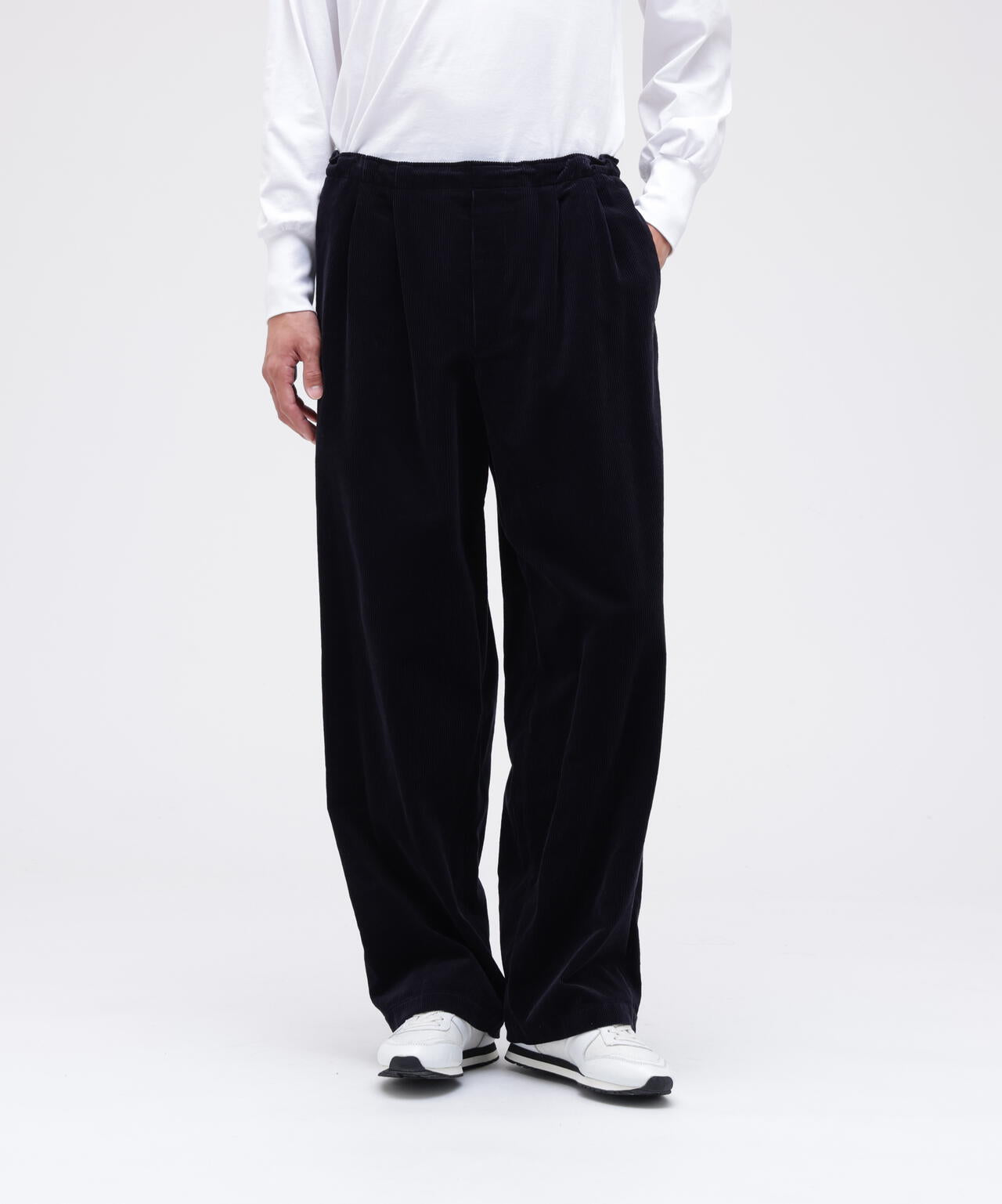 YLEVE イレーブ　コーデュロイパンツ　サイズ4 YLEVE / ORGANIC COTTON WALE CORDUROY TROUSERS | YLÈVE（イレーヴ