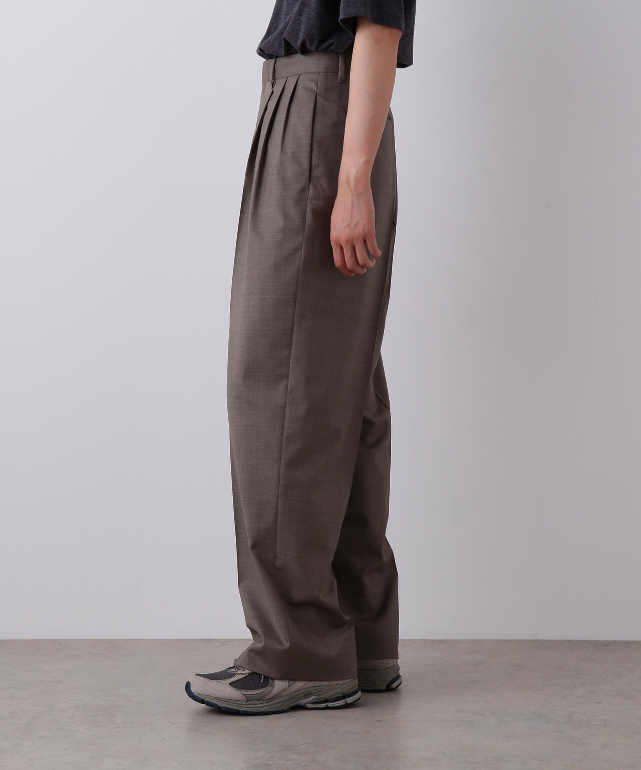 YLEVE / SUPER120'S CHAMBRAY WOOL 3TACK TROUSERS | YLÈVE（イレーヴ