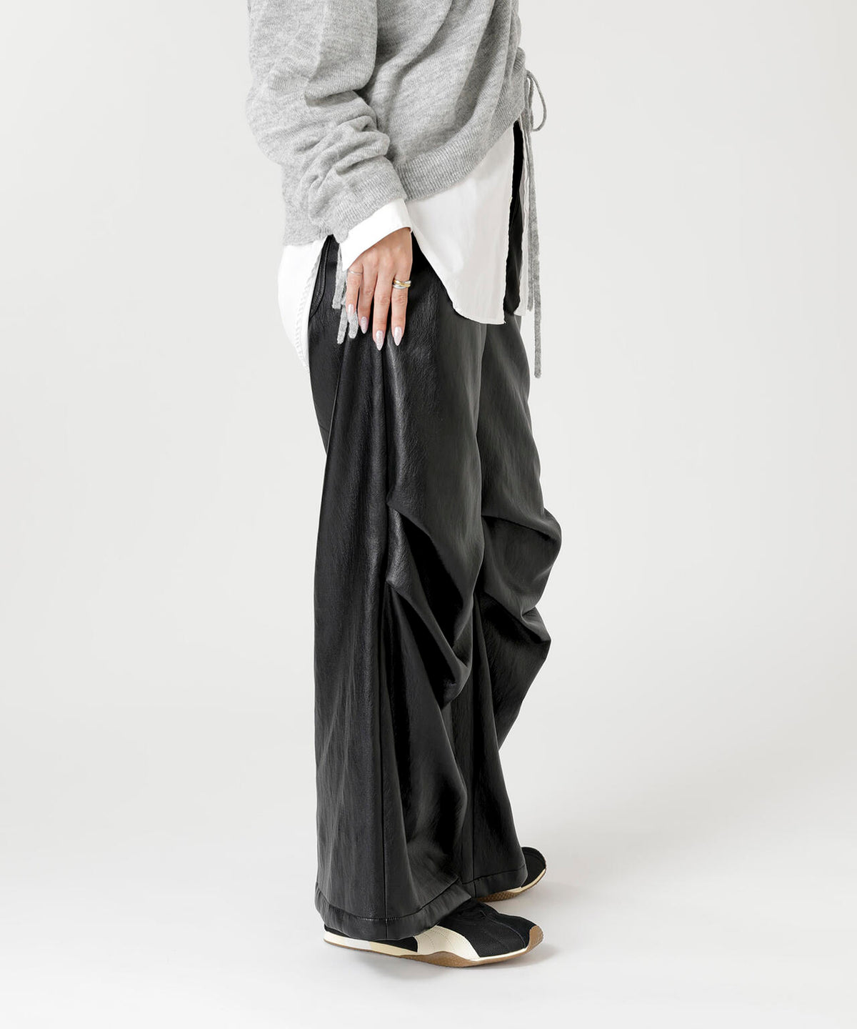 COATED WIDE TUCK PANTS
