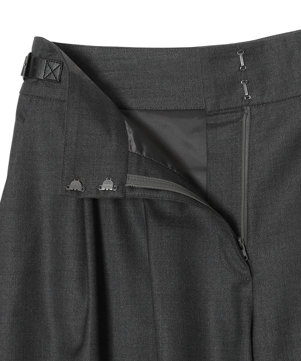 TAILORED SHORTS