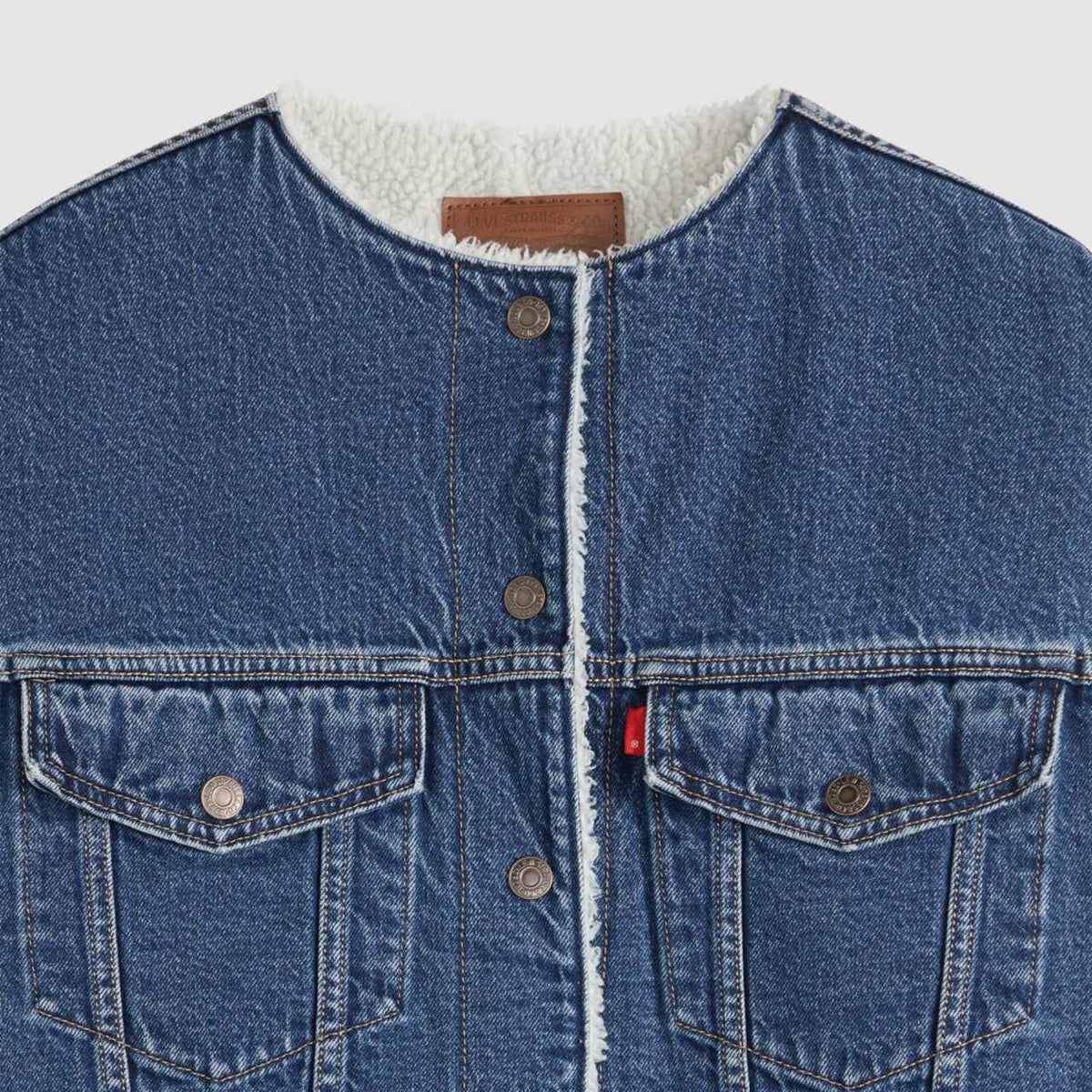 COLLARLESS CROP SHERPA TRUCKER