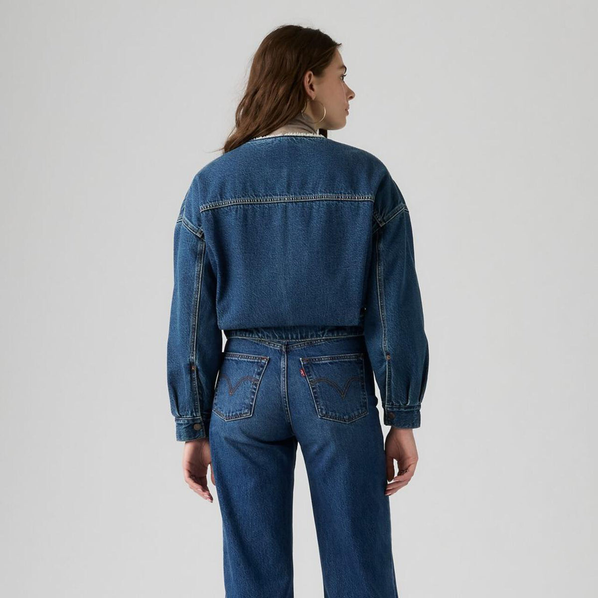 COLLARLESS CROP SHERPA TRUCKER