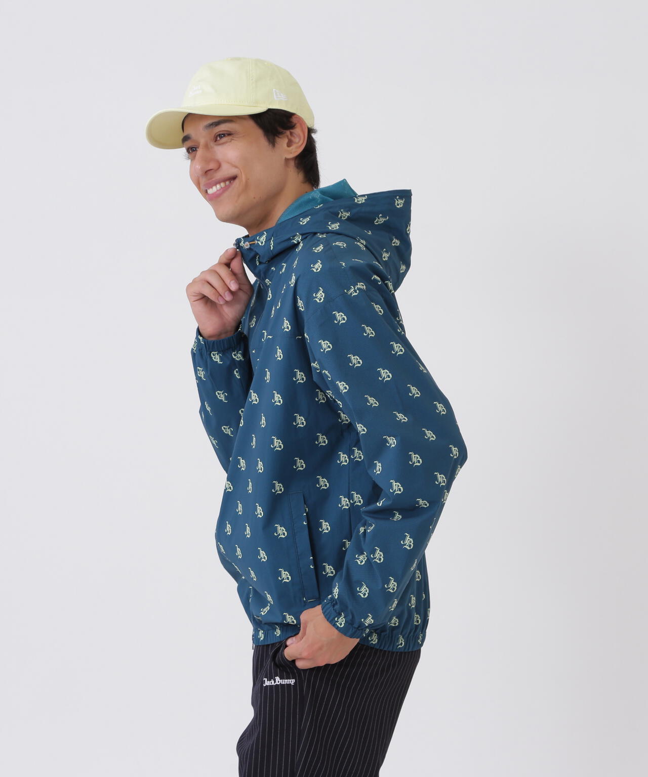 ゴシックロゴプリント裏メッシュフーディブルゾン (MENS)