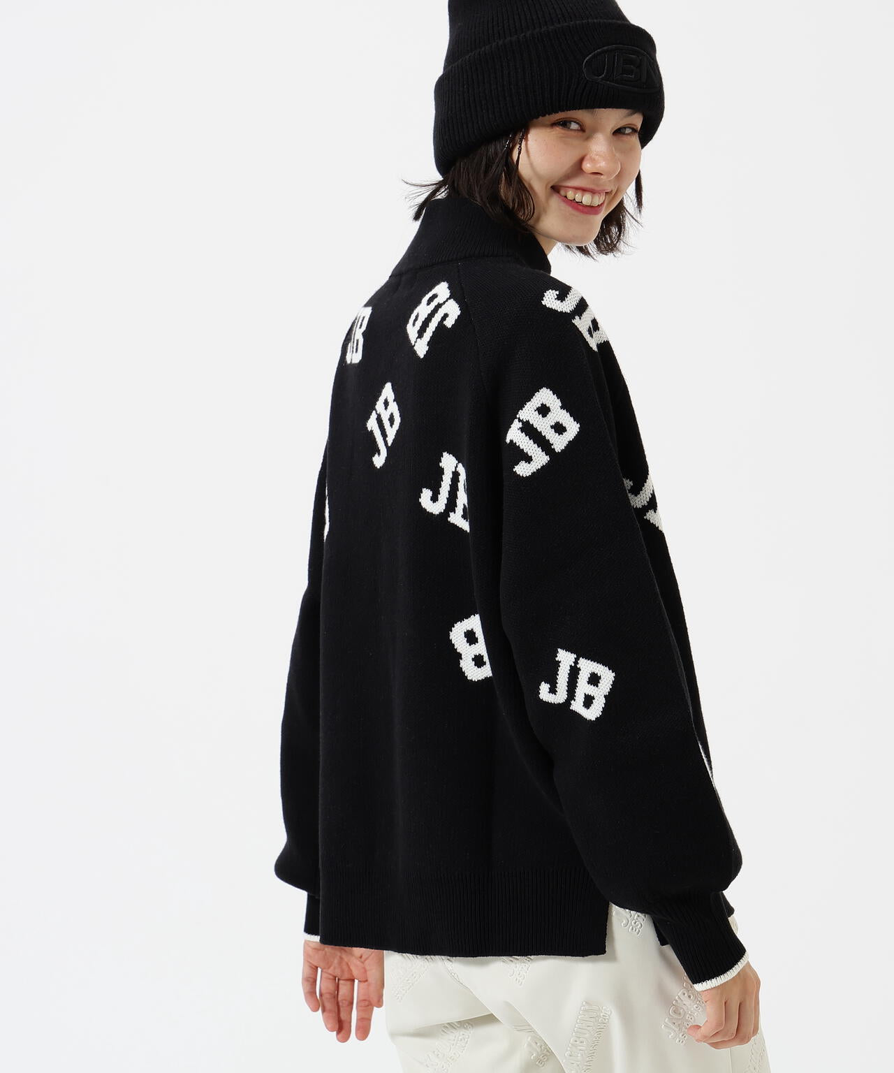 カジュアルモックネックニットプルオーバー