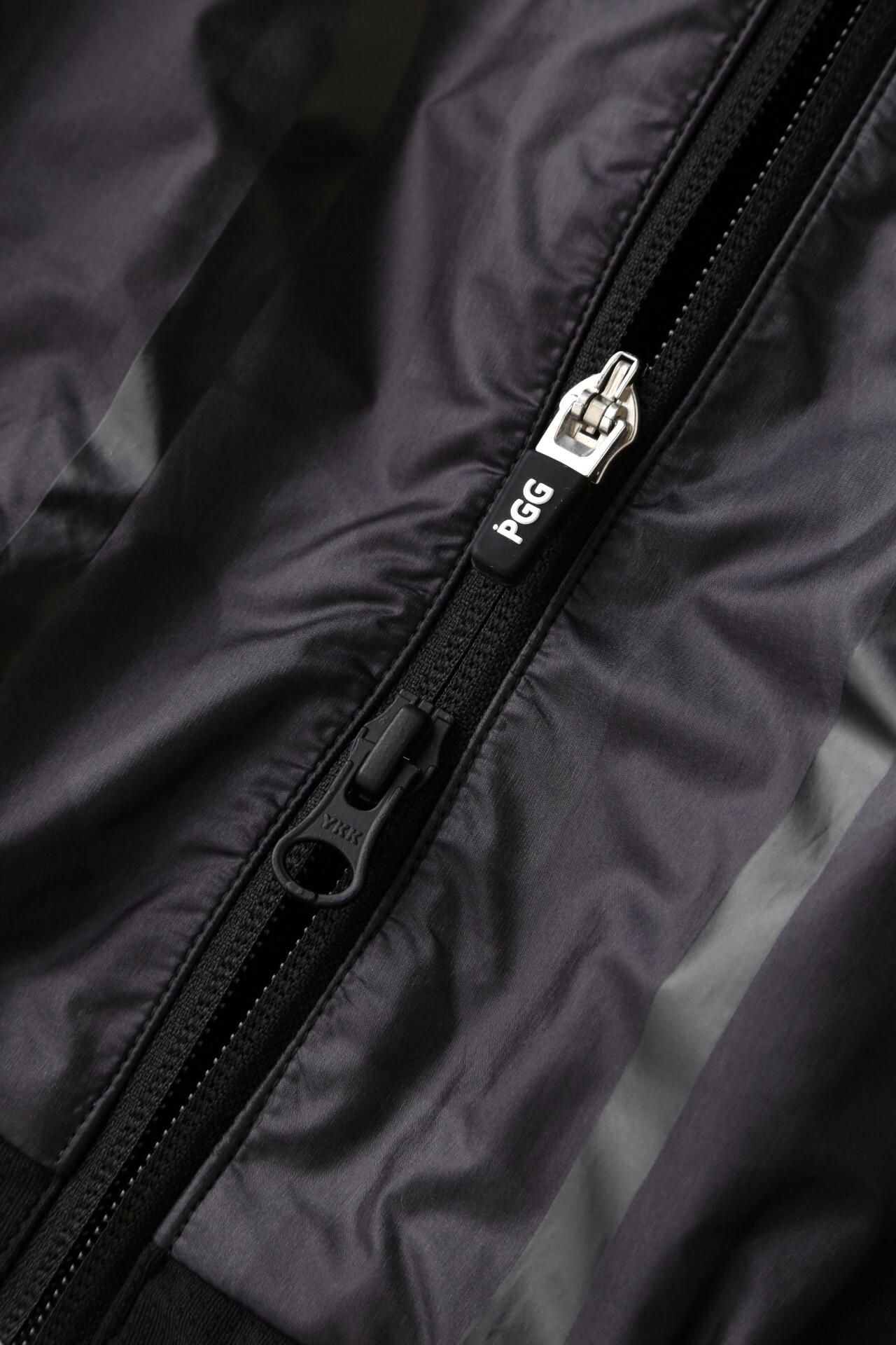 【PGG】【GSIX】PERTEX DIAMOND FUSEスタンドフーディブルゾン ＜ブラックロゴ総柄＞ (LADIES)