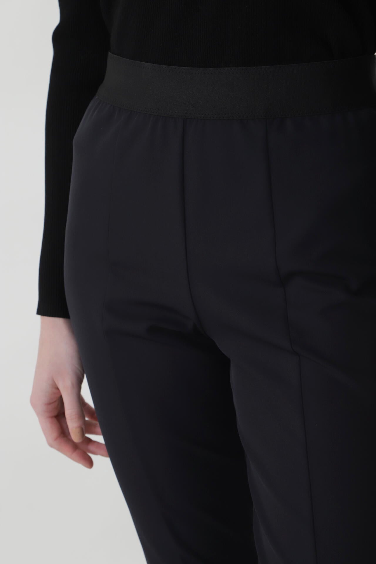 ナイロン２ＷＡＹセンタースリットペンシルパンツ