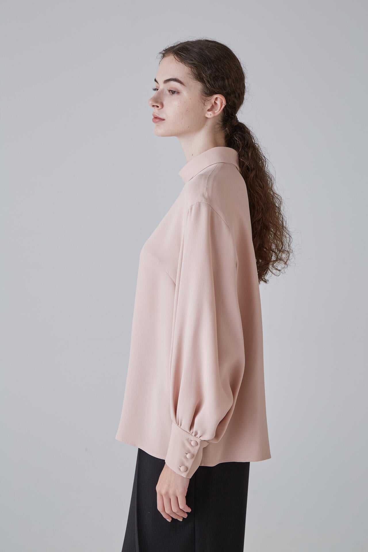 ADORE 38 黒白総柄 シルク100% ブラウスカットソー BLACK LABEL＞ シルクデシンブラウス | ADORE（アドーア） ｜公式