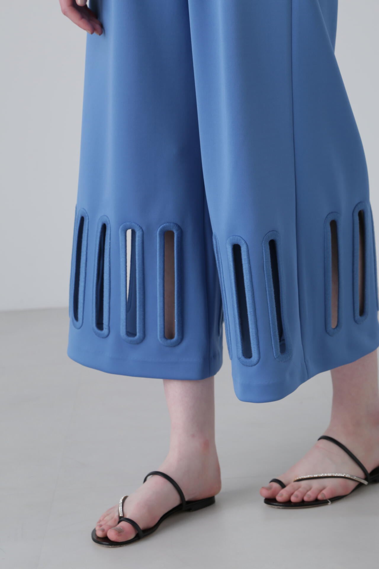 オーバルカットワークパンツ