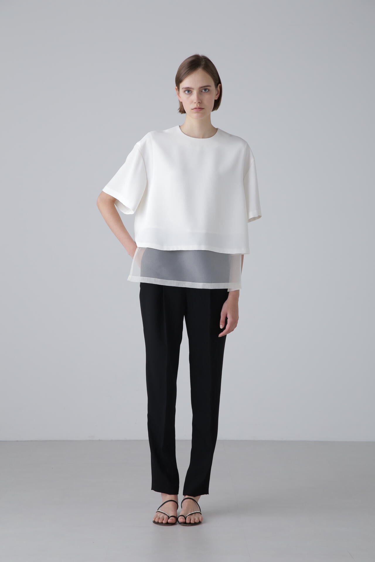 ADORE テーパードパンツ オフホワイト 約3万円 匿名配送 ソフトジョーゼットパンツ | ADORE（アドーア） ｜【公式】通販mix