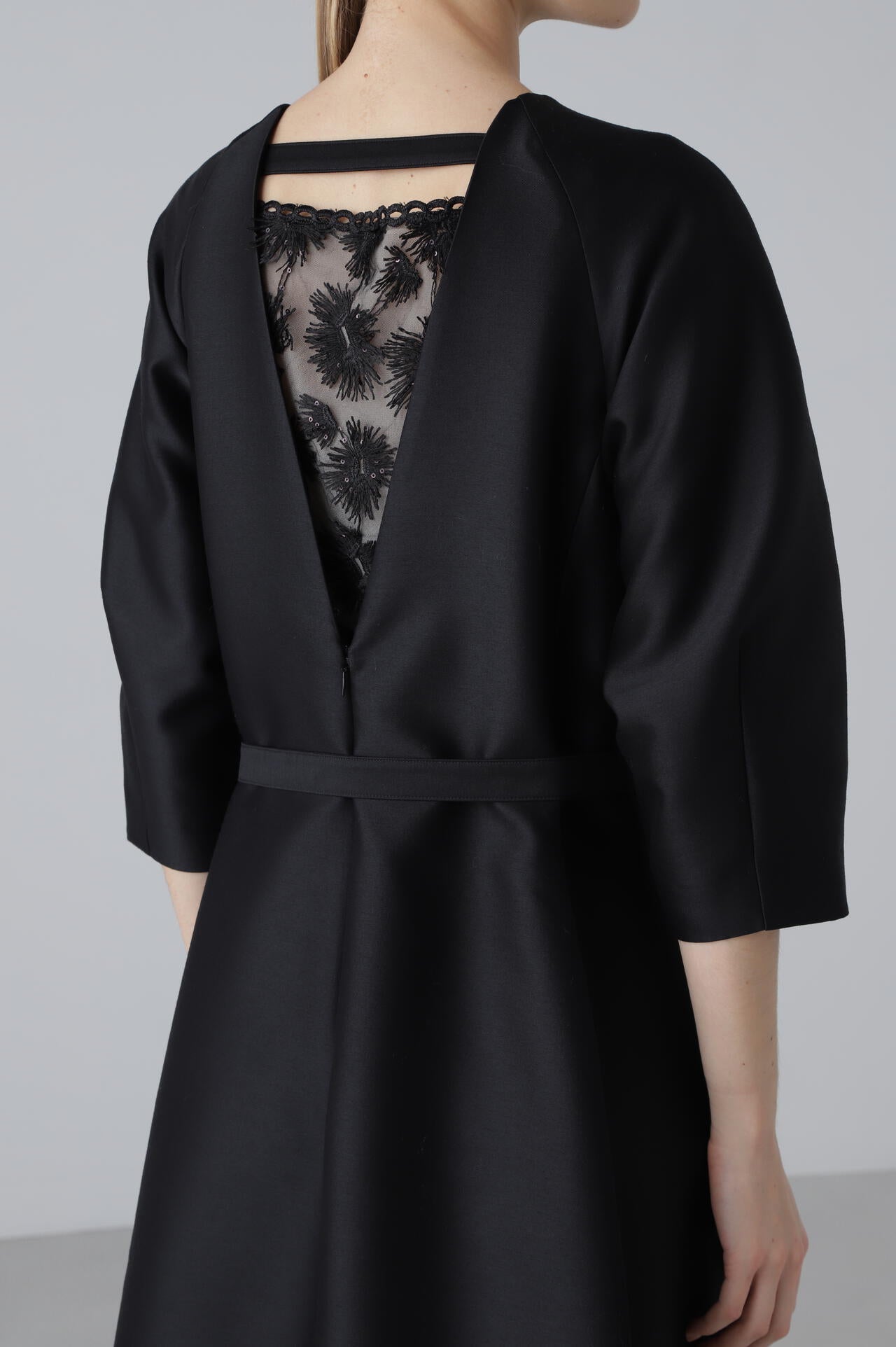 美品 アドーア ADORE シルキージャージーワンピース 近年 ブラック 38 ウールシルクダブルクロスワンピース | ADORE（アドーア） ｜【公式