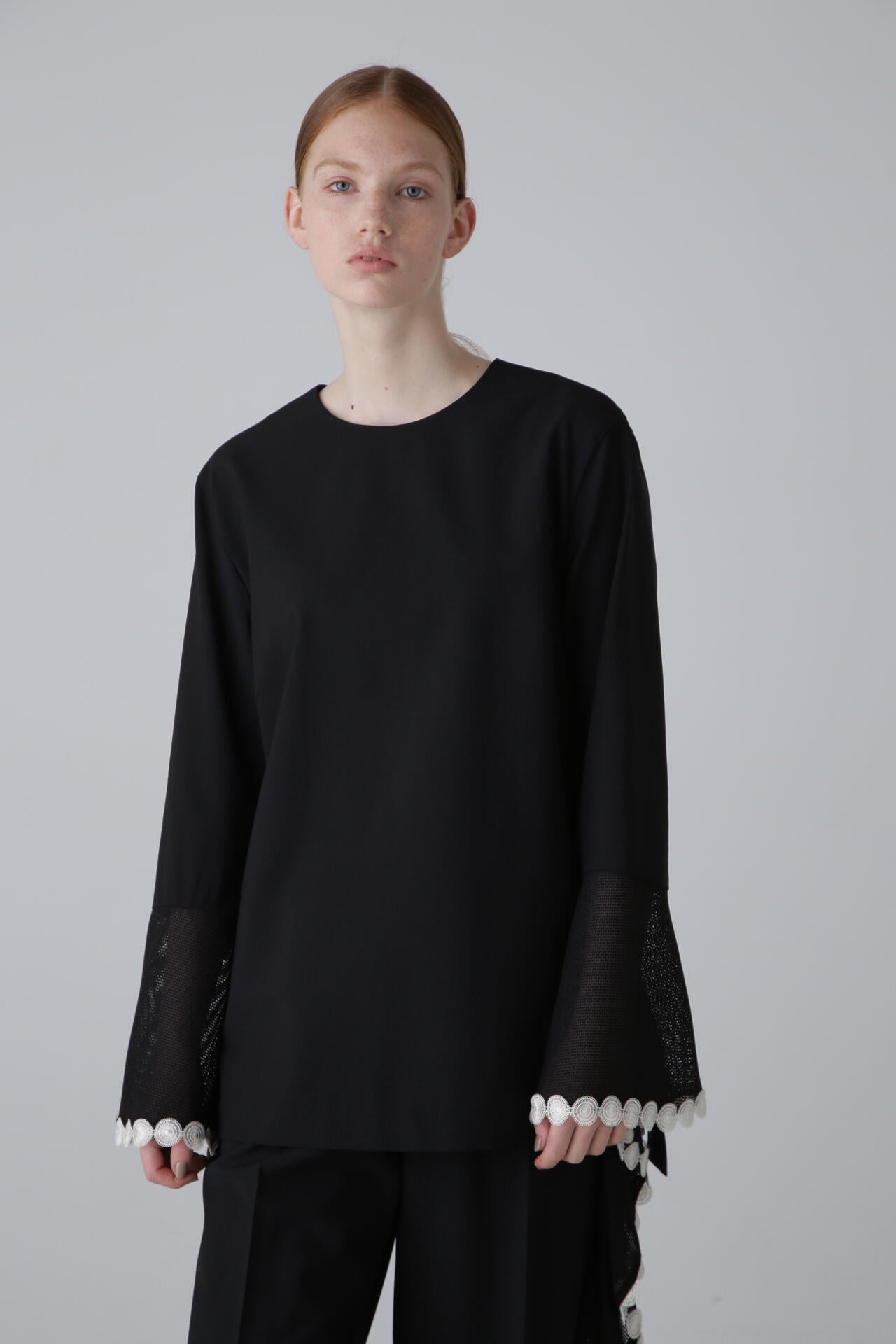 レノクロスラッフルブラウス | ADORE（アドーア） ｜【公式】通販mix