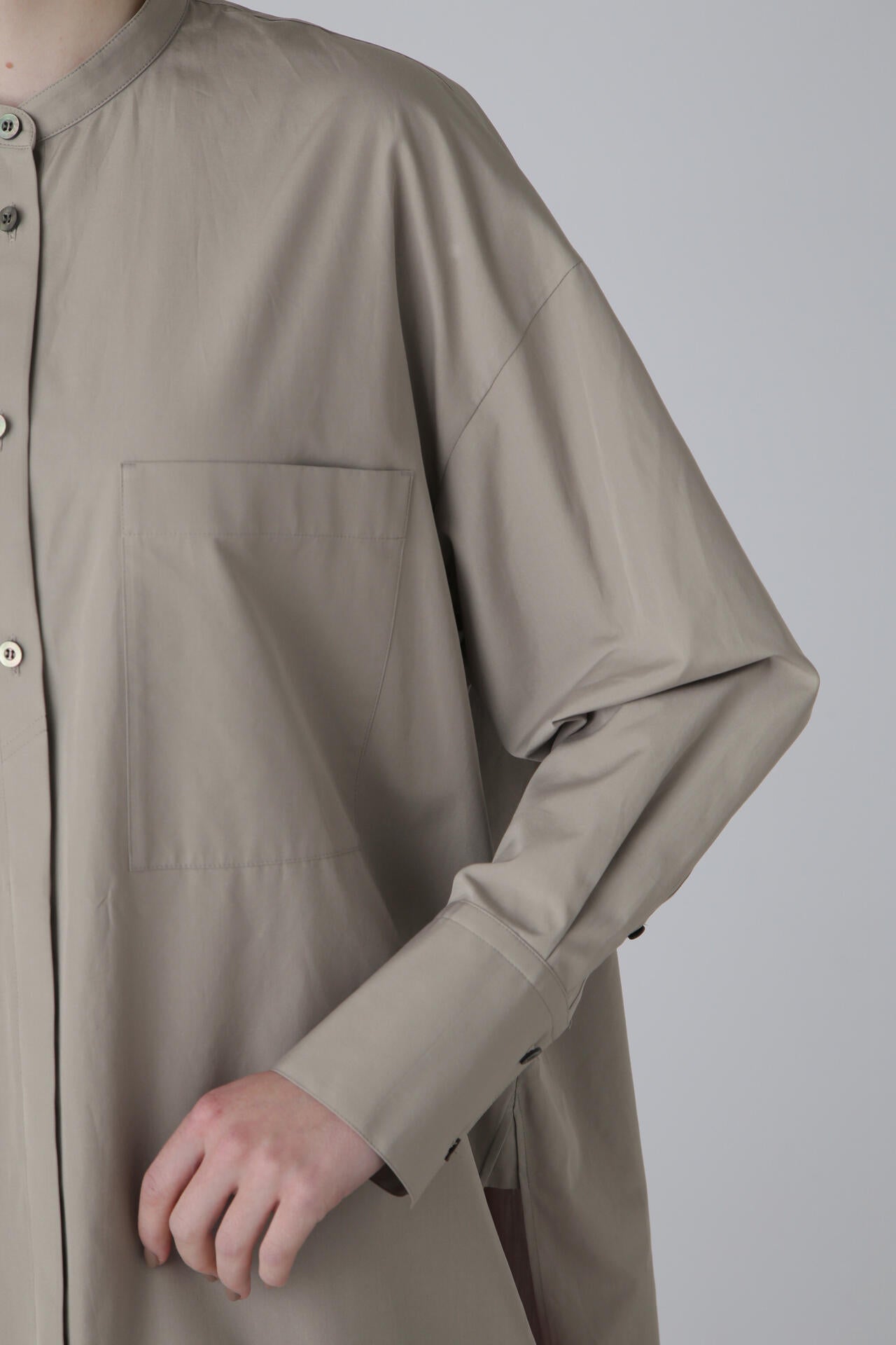 THOMAS MASON Coブロードノーカラーブラウス | ADORE（アドーア