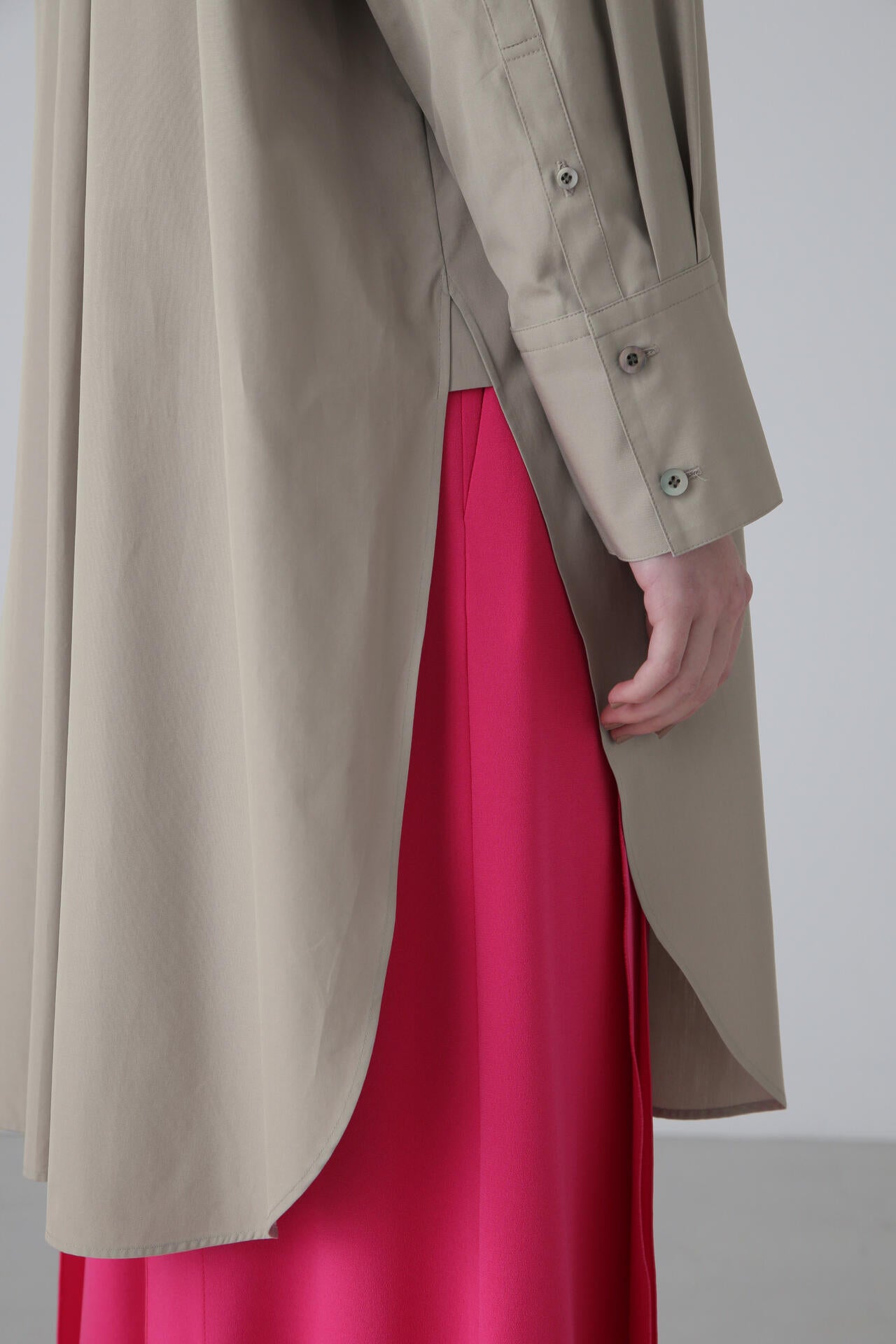 THOMAS MASON Coブロードノーカラーブラウス | ADORE（アドーア