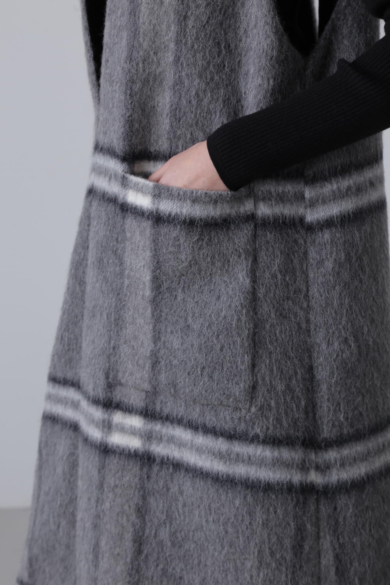 ほぼ未使用 アドーア 24年製 アルパカシャギーチェックワンピース ジャンスカ アルパカシャギーチェックワンピース | ADORE（アドーア