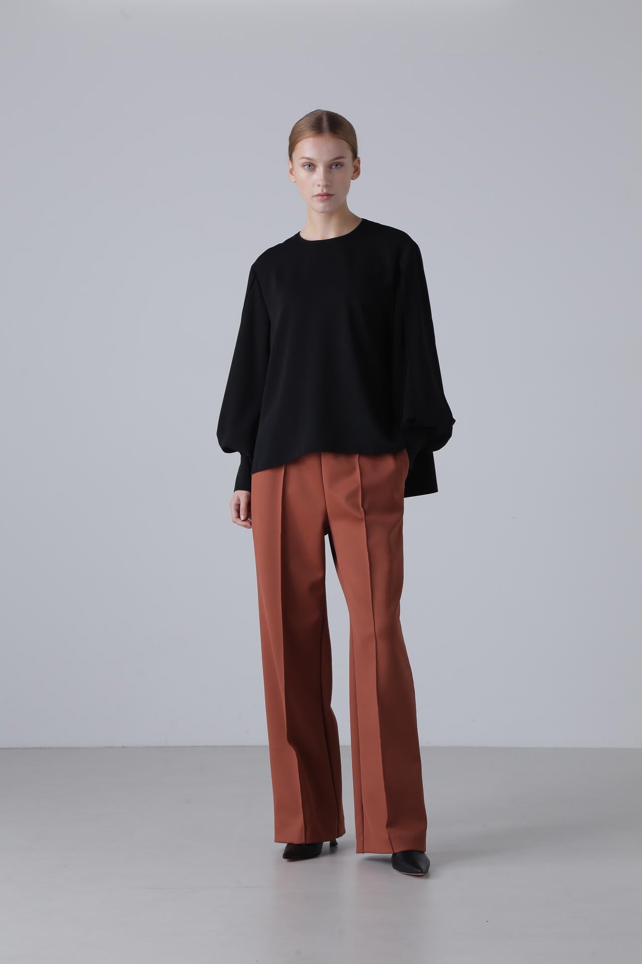 ★連休出品【新品未使用】2025 ADORE アドーア コンパクトサテンブラウス ADORE（アドーア） ◇コンパクトサテンブラウス : タカシマヤ