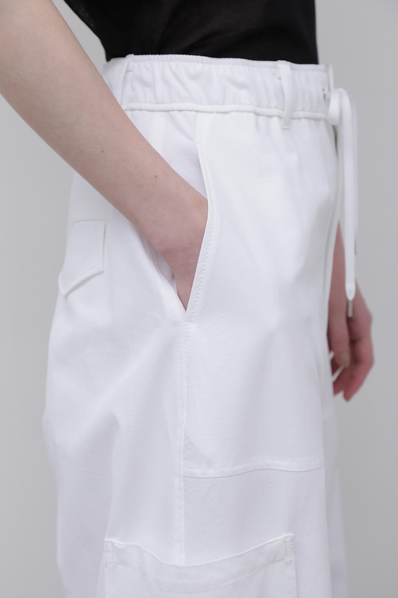 美品ADORE UNiPH 25ssドビーストレッチパンツ トラウザーカーゴ 1 UNiPH＞ドビーストレッチパンツ | ADORE（アドーア） ｜【公式